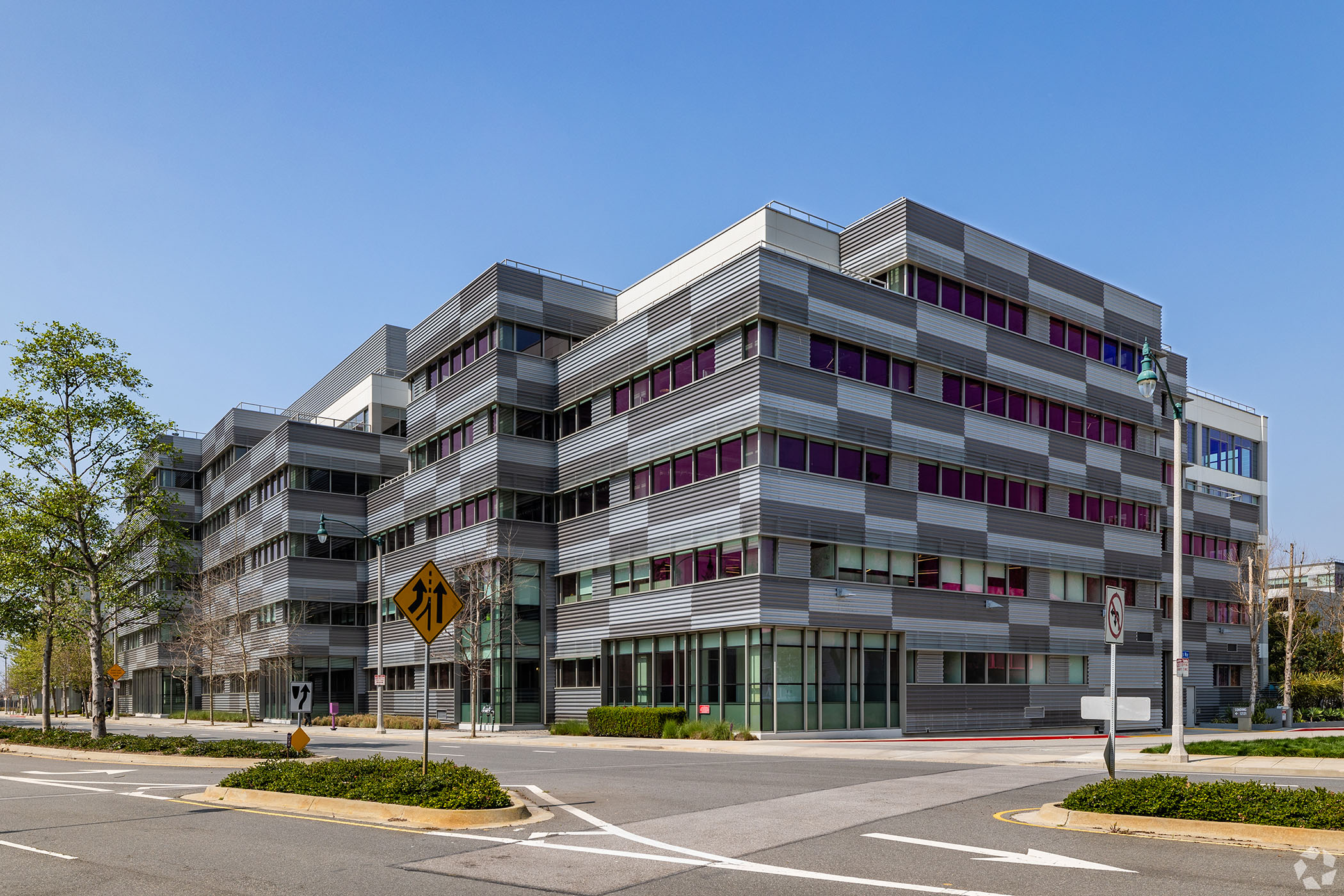 Blackstone Real Estate Debt Strategies V provided acquisition financing for Lincoln Property Co. and SVP Global's purchase of 12121 Bluff Creek Drive in Playa Vista, California. (CoStar)