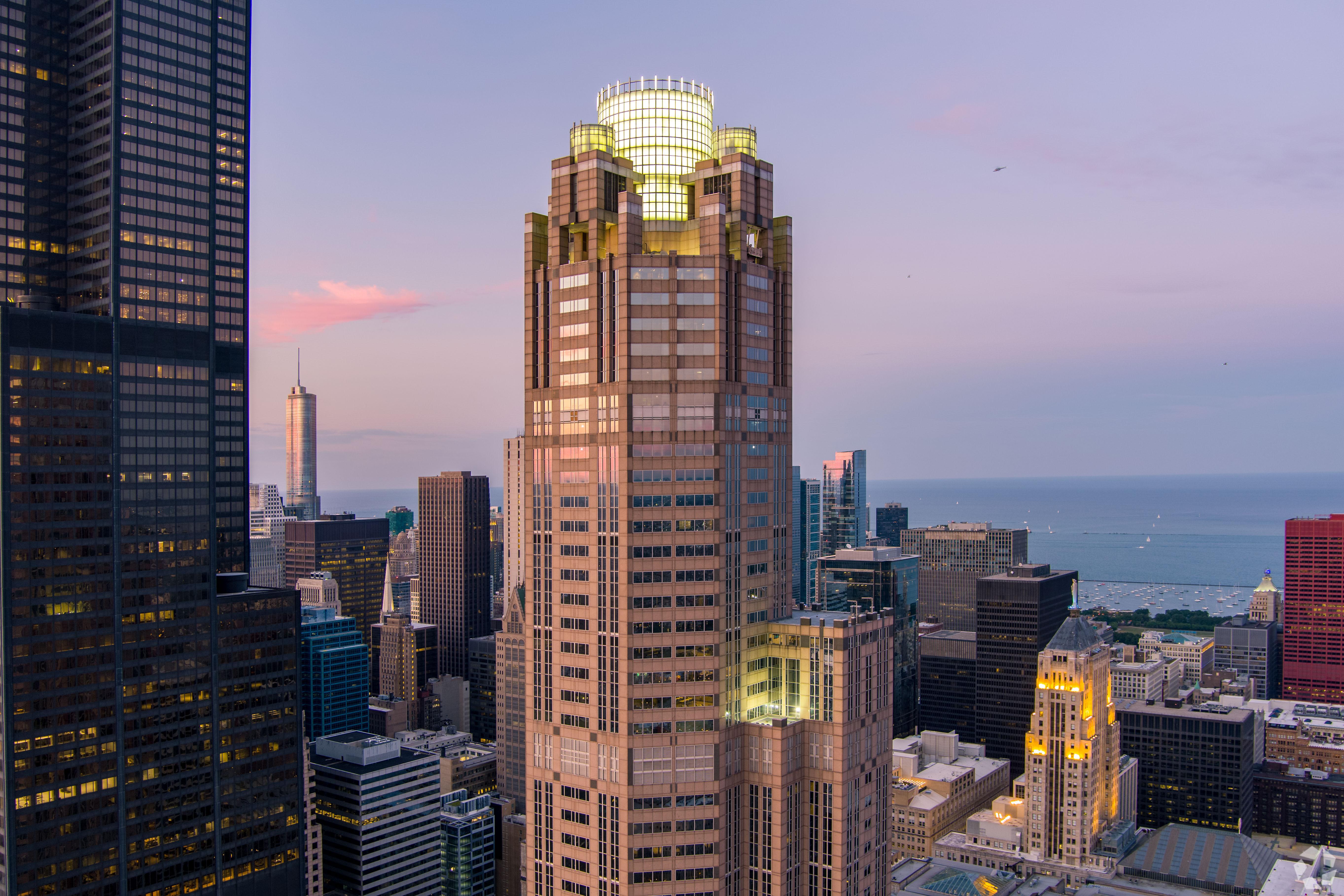 The 65-story office tower at 311 S. Wacker Drive in Chicago is next to the 110-story Willis Tower. (Gian Lorenzo Ferretti/CoStar)