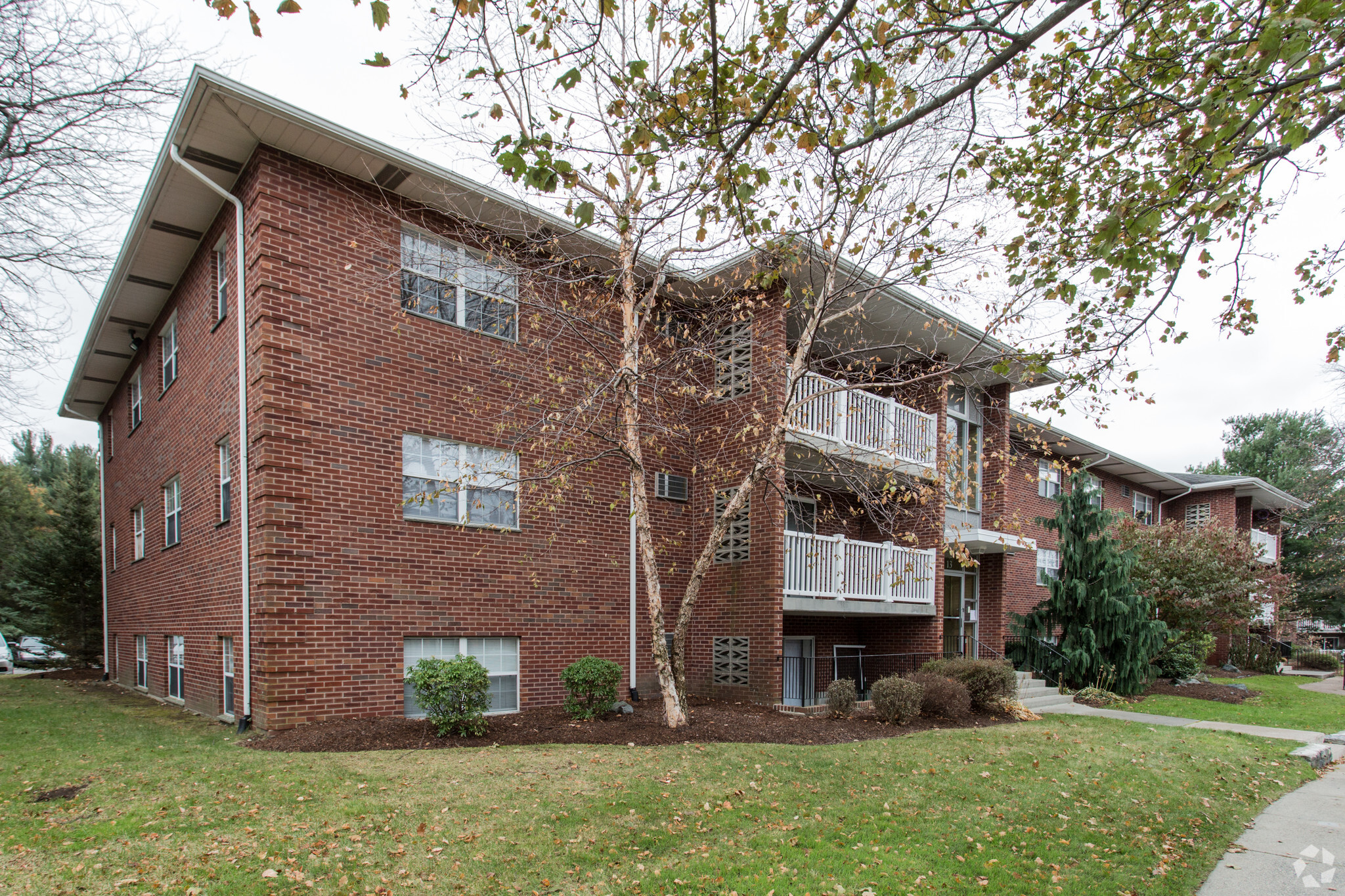Local Investment Firm Buys Suburban Boston Apartment Complex