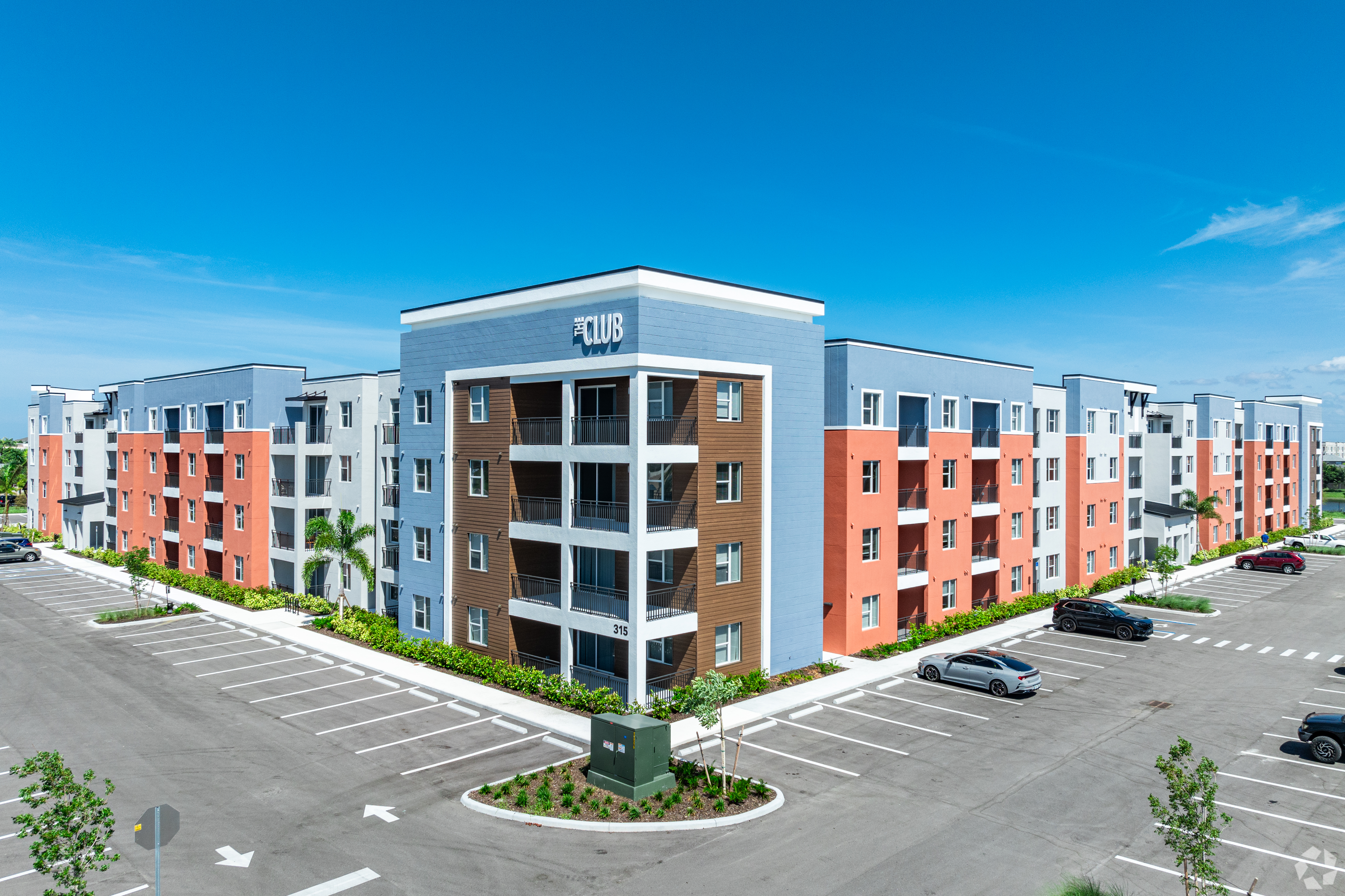 The Club at Pine Island, a 196-unit apartment building completed in 2024 in Fort Myers, Florida. (CoStar)