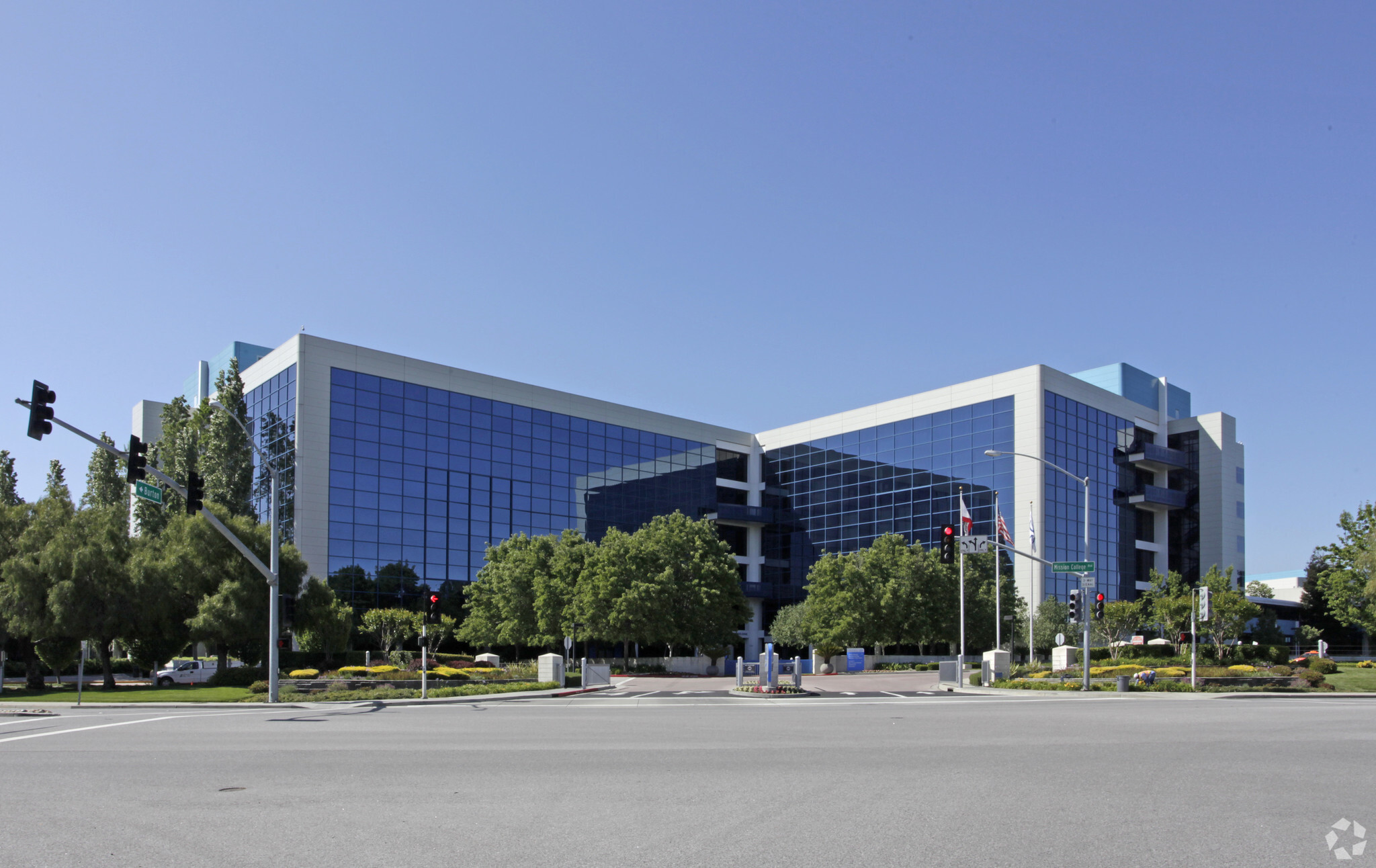 Chipmaker Intel, whose facilities include its headquarters complex in Santa Clara, California, has been the subject of recent reports of large investments or a potential acquisition by other firms. (CoStar) 