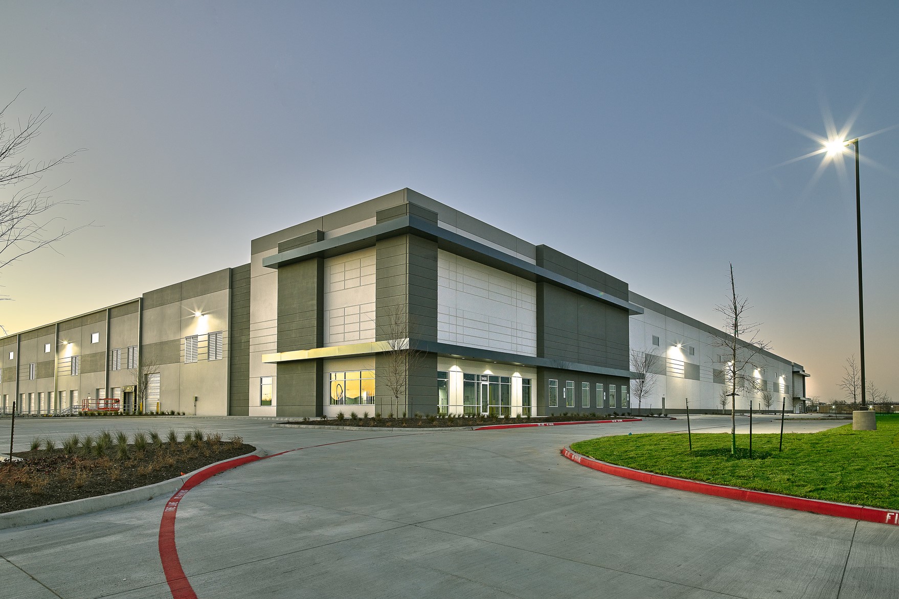 Samsung has leased more than 670,000 square feet of logistics space in Fort Worth, Texas, in a building developed on a speculative basis. (VanTrust)