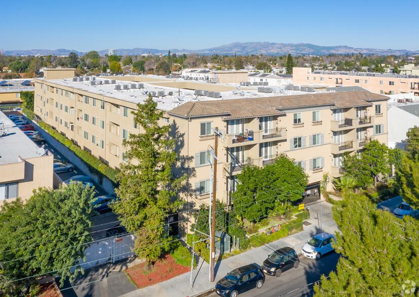 Local Development Firm Sells Courtyard at Ventura Canyon Apartments