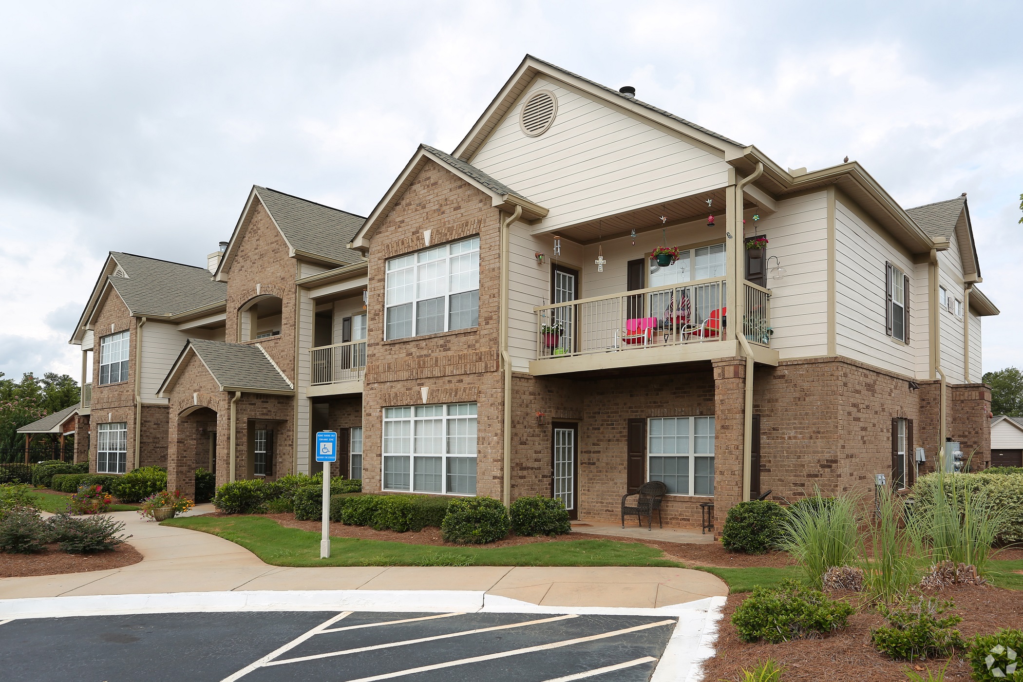 The 252-unit Crossings at McDonough has been rebranded as Elevate Green. (CoStar)