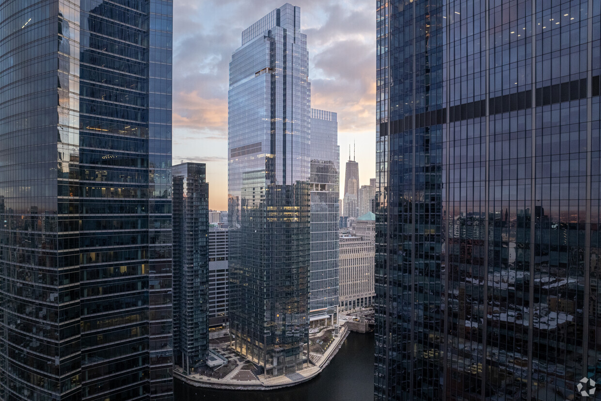 U.S. buildings touted for their low carbon emissions include the recently completed Salesforce Tower in Chicago. (Brett Bulthuis/CoStar)