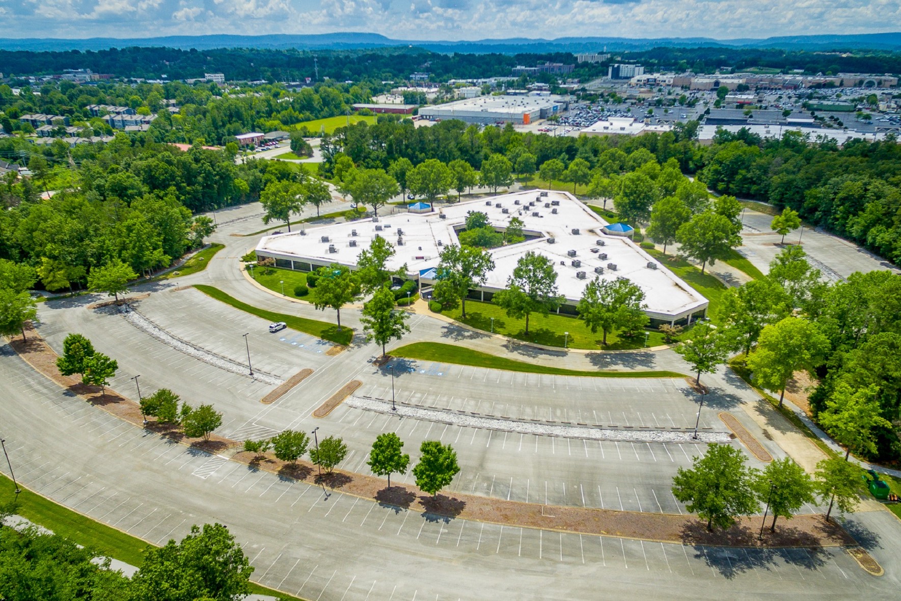 The former Cigna office building in Chattanooga, Tennessee, is located in the rapidly growing East Brainerd area. (CoStar)