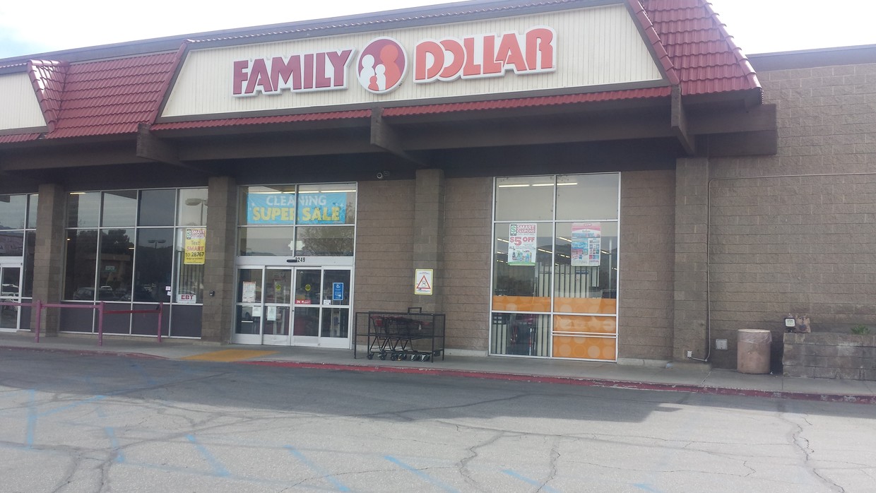 The shopping center was built in 1970 on nearly 3.7 acres in the Beaumont/Hemet retail market of Riverside County, in the Inland Empire. (CoStar)