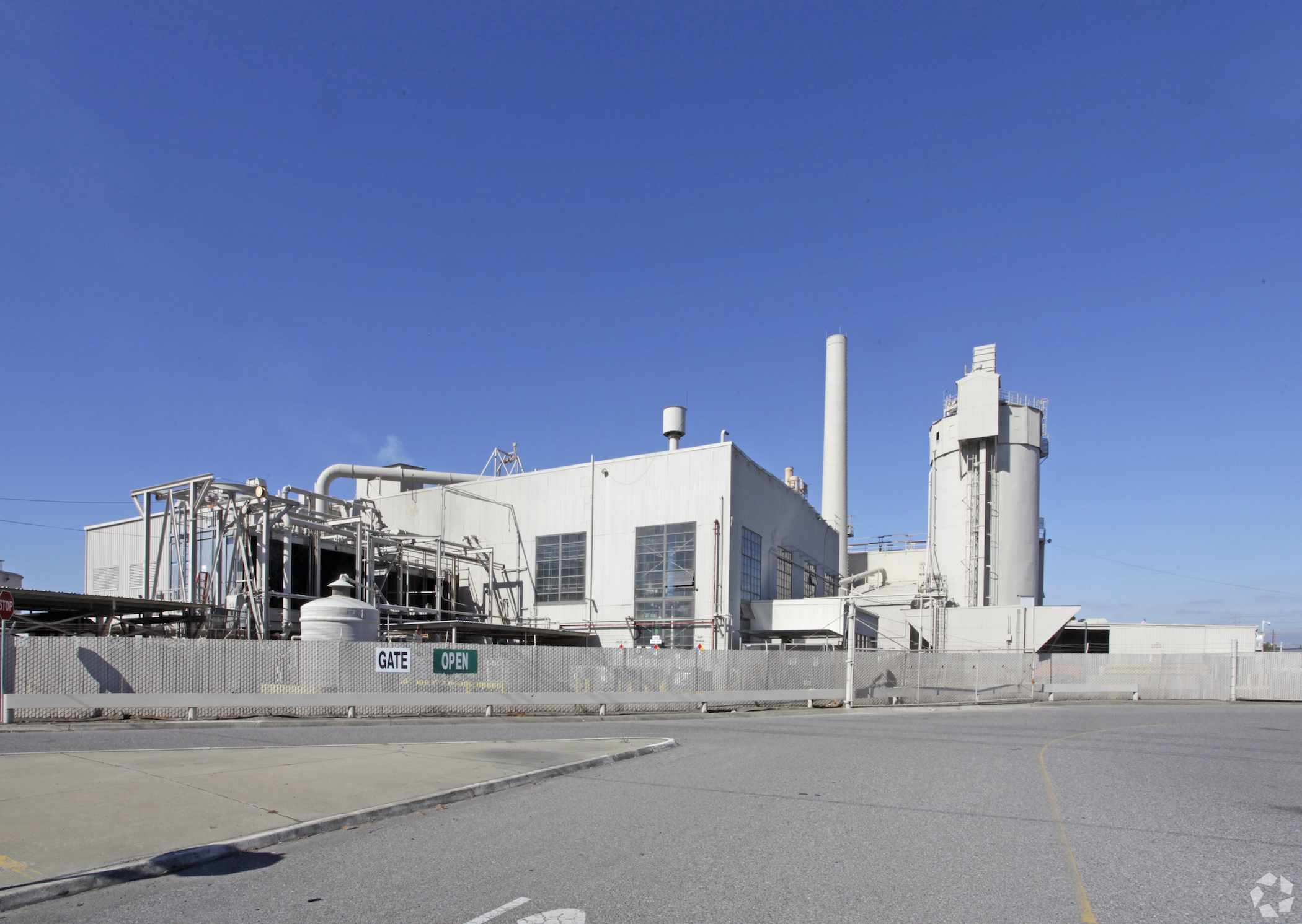 An Amazon affiliate purchased the closed Owens Corning factory site in Santa Clara, California, for nearly $238 million. (CoStar)