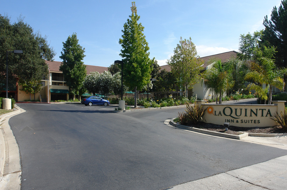The hotel was built in 1987 on over 3.1 acres in the Oxnard/Ventura hospitality market of Ventura County. (CoStar)