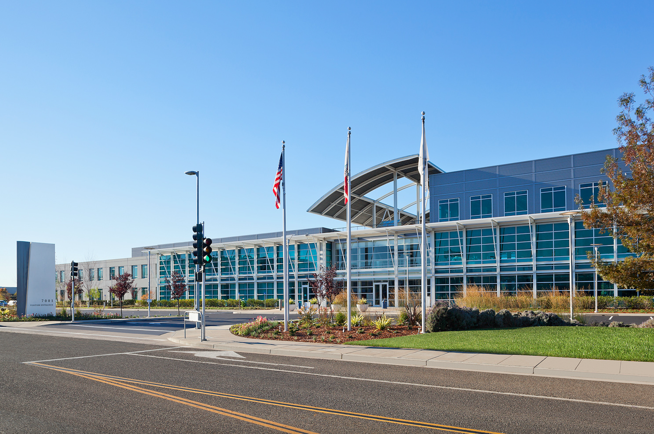 Alameda County purchased the three-building Arena Center office complex in Oakland, California, for about $33 million in 2014. (CoStar)