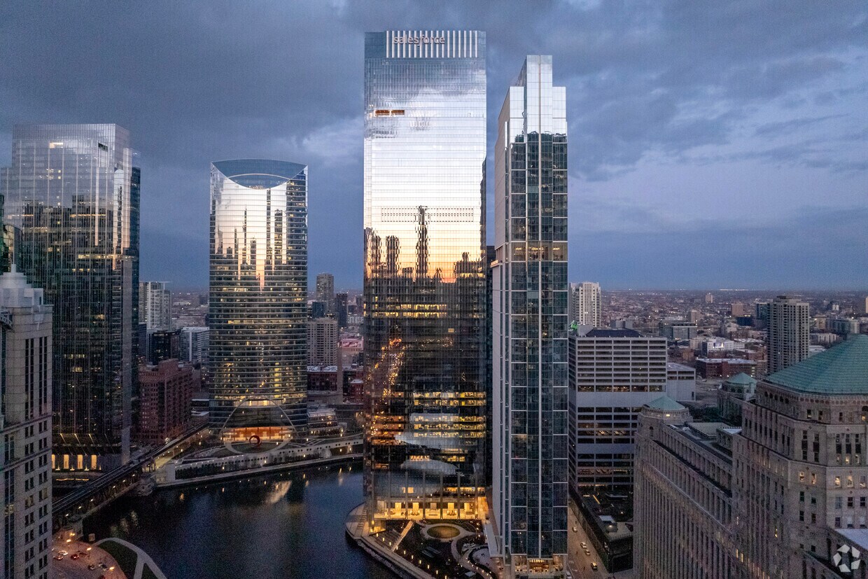 Newmark is in talks to move its Chicago office to Salesforce Tower. (Brett Bulthuis/CoStar)