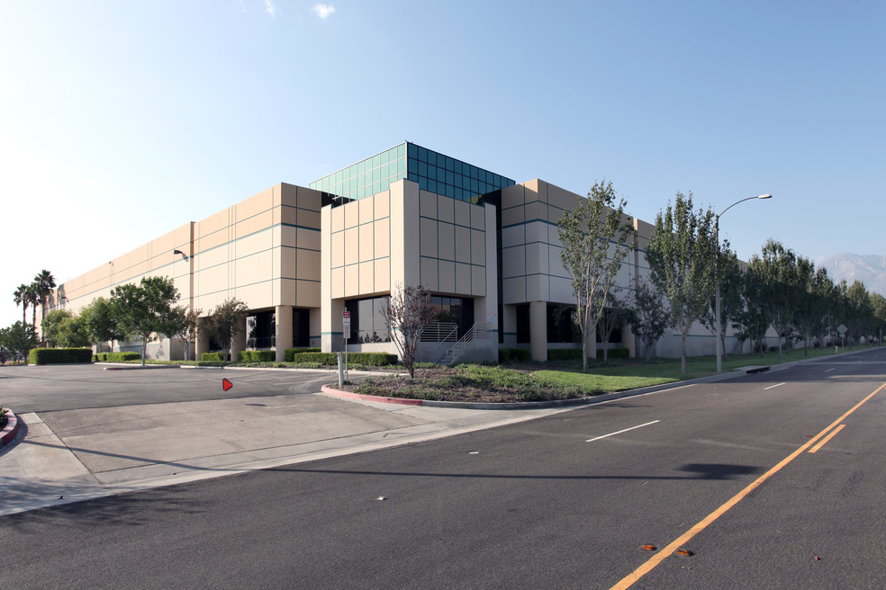 The warehouse was built in 1998 on 20.1 acres in the airport area industrial market of San Bernardino County, in the Inland Empire. (CoStar)