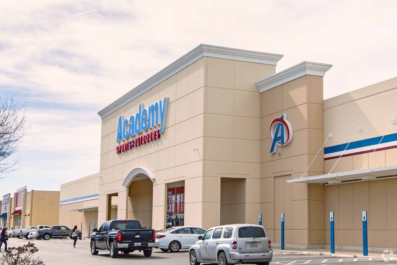 Local Firm Buys Military Crossing Retail Center in San Antonio