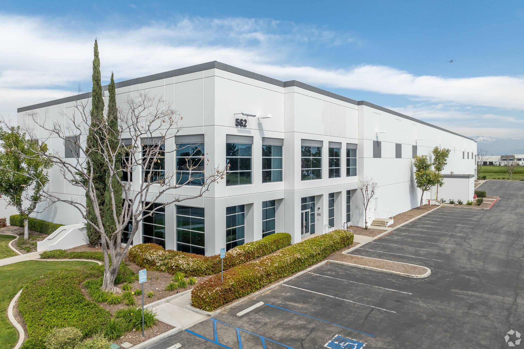 The warehouse property at 562 W. Santa Ana Ave. in Rialto, California. (CoStar)
