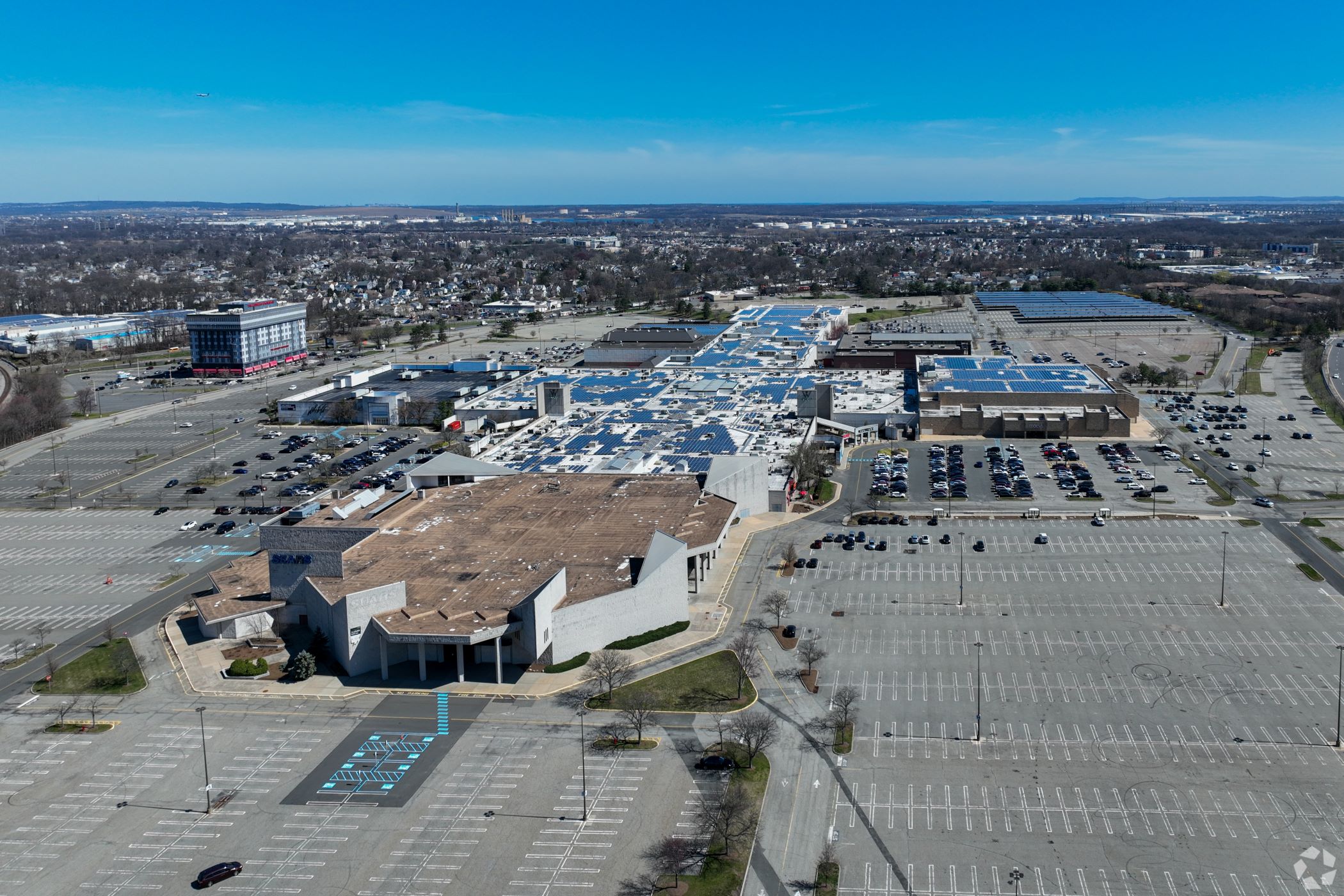 Woodbridge Center is a 1.7 million-square-foot mall in Woodbridge, New Jersey. (CoStar)