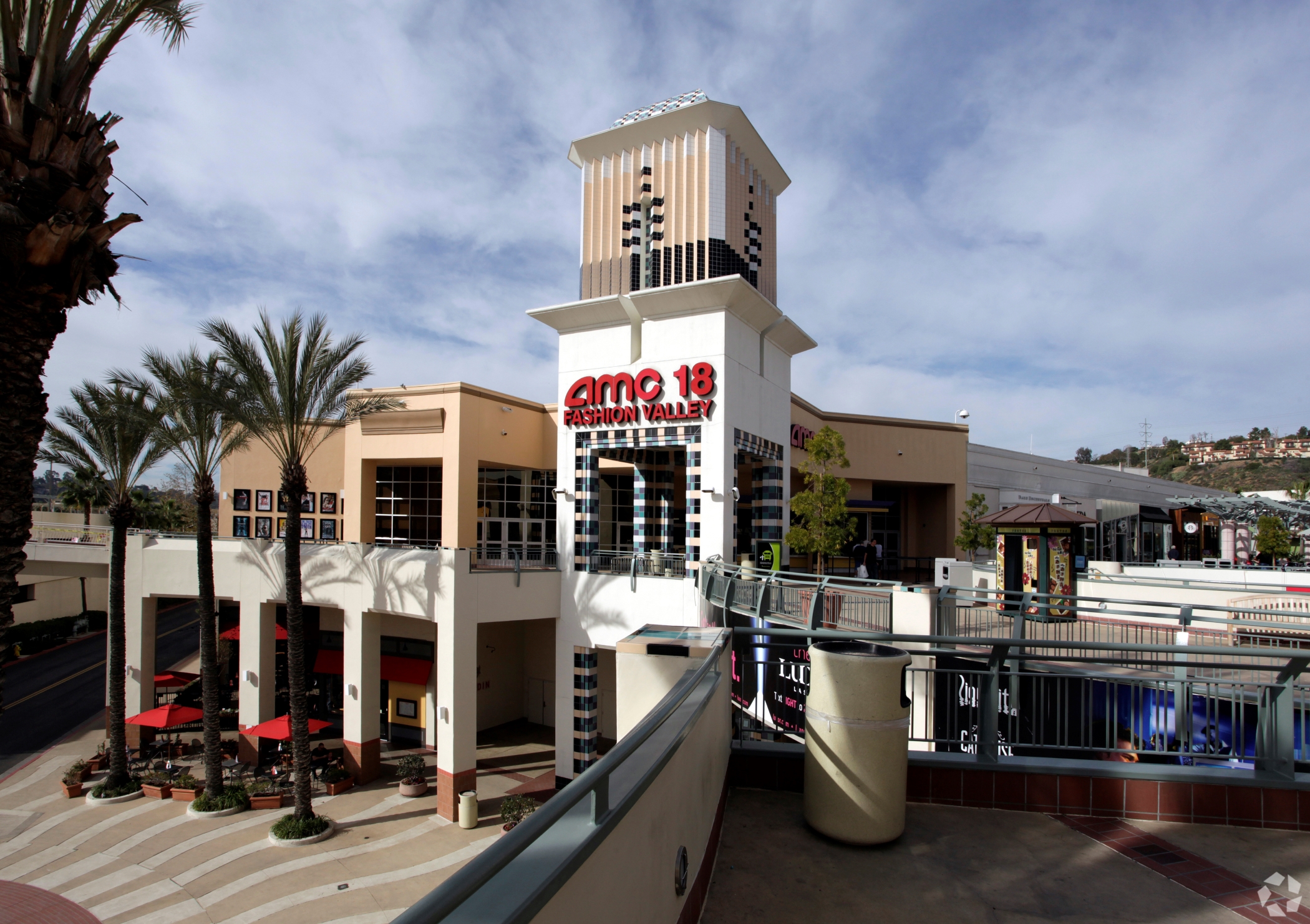 Malll owner Simon plans to add 850 apartments at Fashion Valley in San Diego. (CoStar)