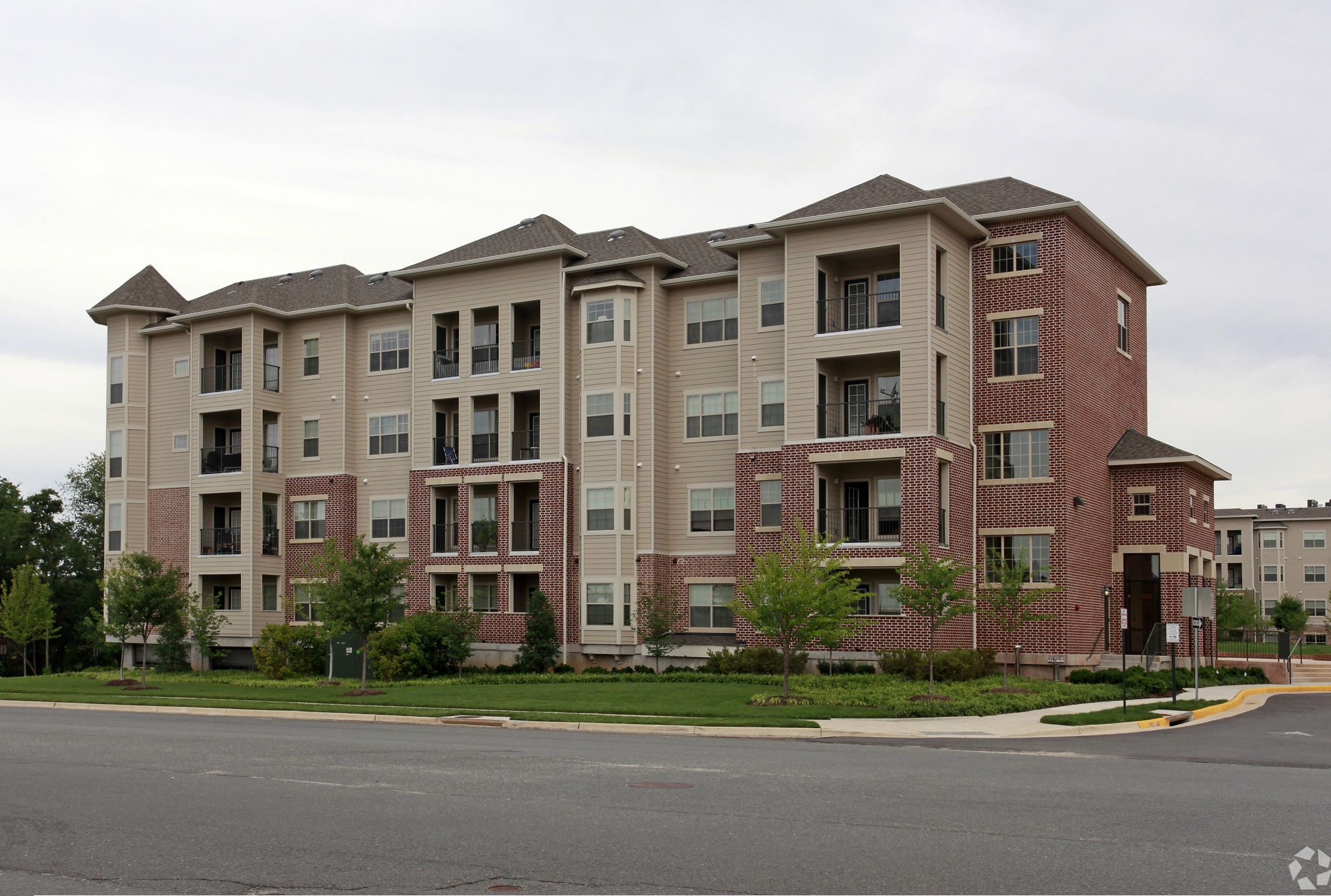 A New York investor bought the Point at Ashburn in Ashburn, Virginia, for the suburb's first multifamily sale this year. (CoStar)