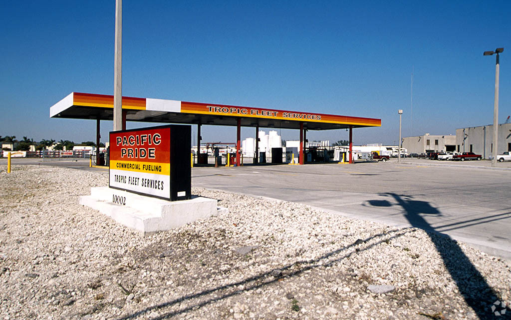 Parkland, a Canadian convenience store and fuel supplier, is selling its Florida portfolio. Pictured is a Parkland-owned gas station in the town of Medley, Florida.<b> </b>(CoStar)” width=”300″ height=”200″><br />
Calgary, Alberta-based Parkland plans to sell more than 100 locations</p>

</article></div></div>                <footer class=