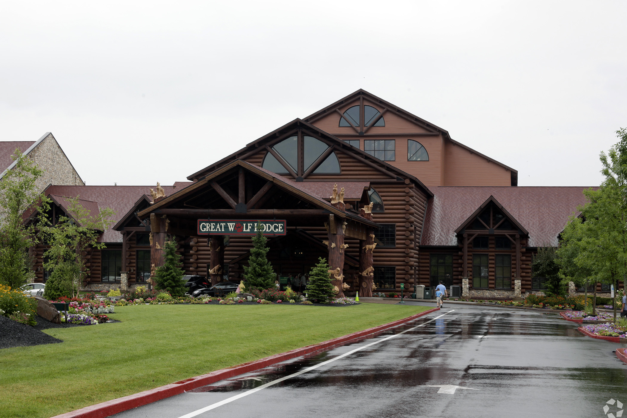 Great Wolf Lodge Pocono Mountains in Scotrun, Pennsylvania, recently completed a $160 million expansion that included 202 new hotel rooms and 30 new three-bedroom villas. (CoStar)
