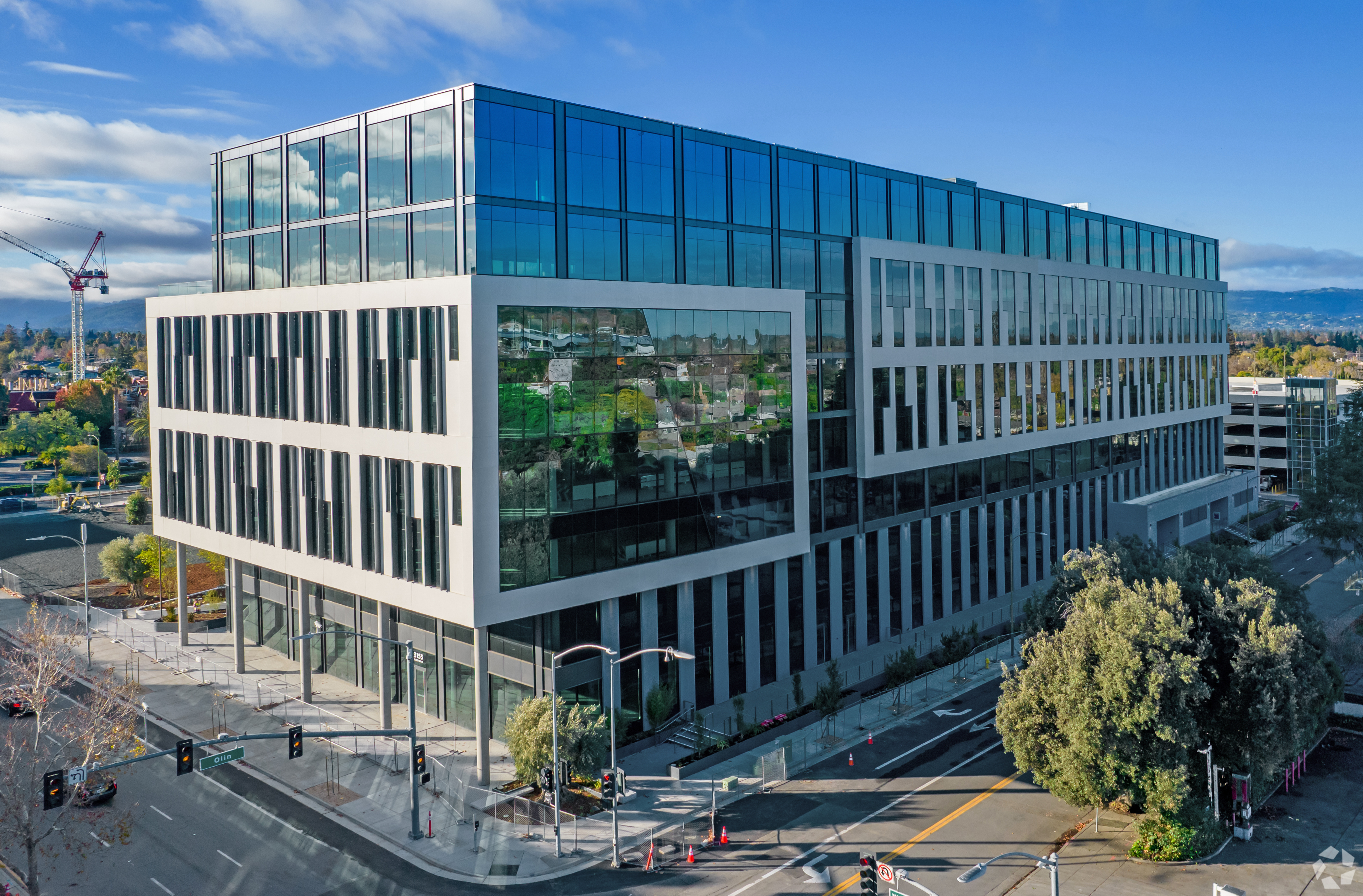 One Santana West in San Jose is looking to attract tenants by providing smaller, flexible office leases and a range of amenities. (CoStar)