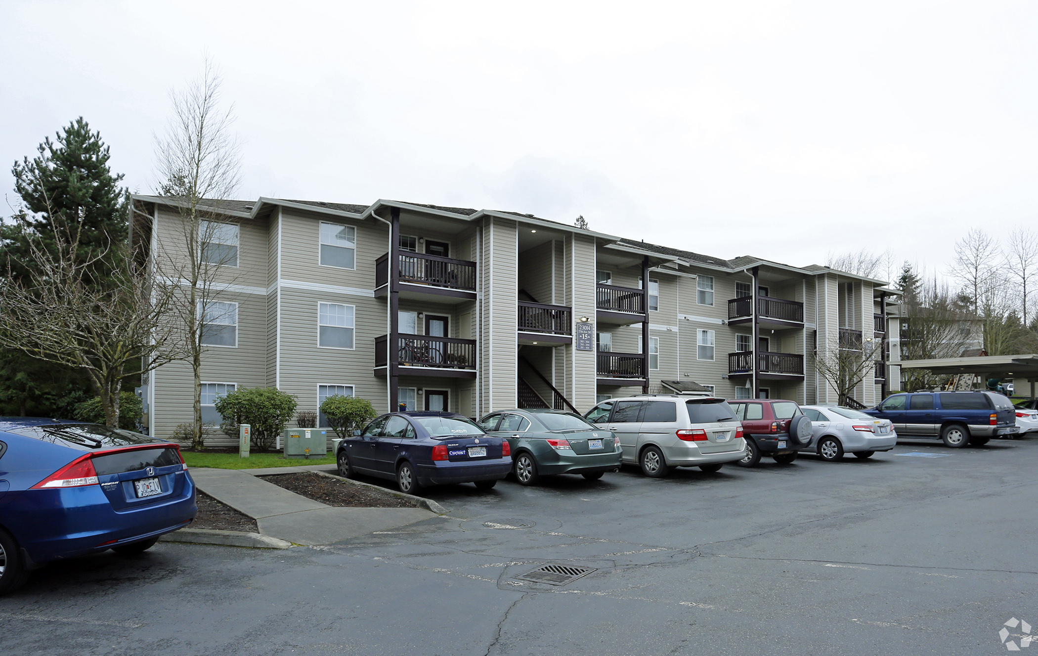 JLL Income Property Trust sold Stonemeadow Farms five years after acquiring the apartment complex in  in Bothell, Washington. (CoStar)