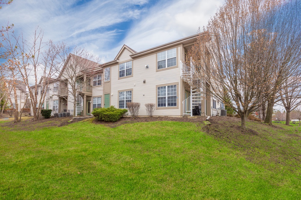 Baric Properties Buys Suburban Chicago Condo Building for Deconversion