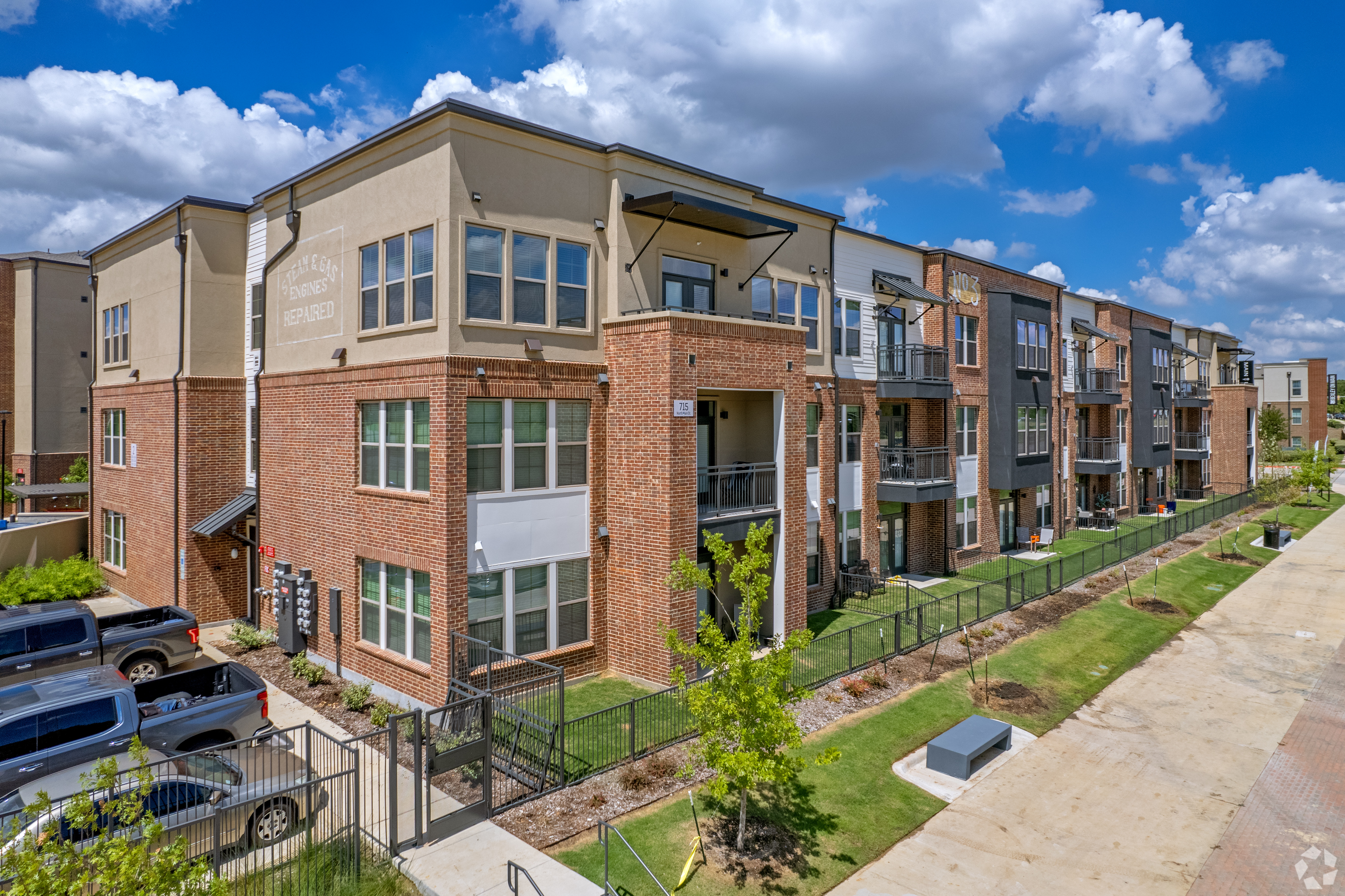Main Street Lofts, located at 715 N. Main St. in Mansfield, offers studio, one-, two- and three-bedroom apartments. (CoStar)
