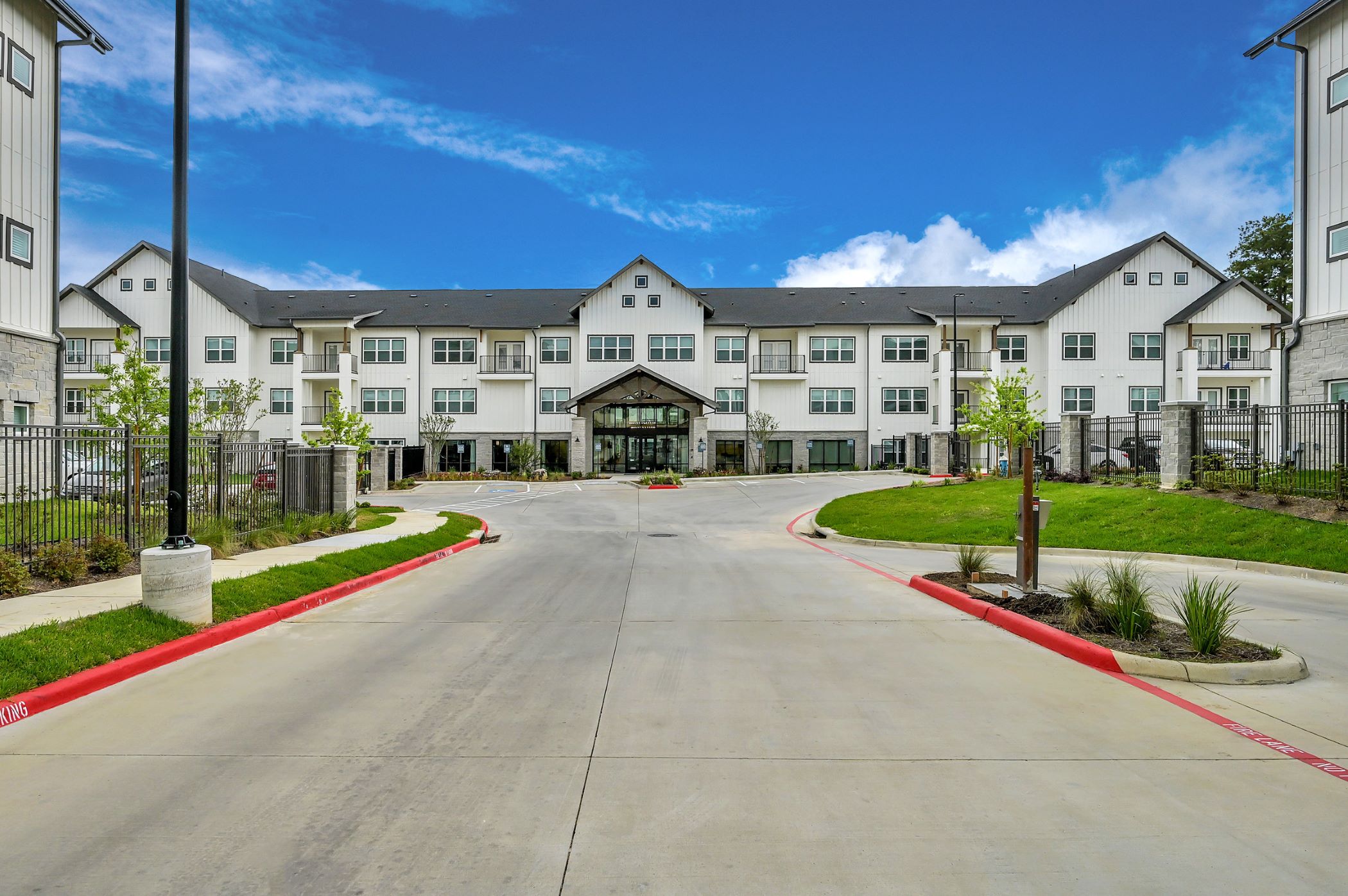 Dallas-based Civitas Capital Group has acquired the 287-unit Cypresswood Apartments in Spring, Texas. (Civitas Capital Group)