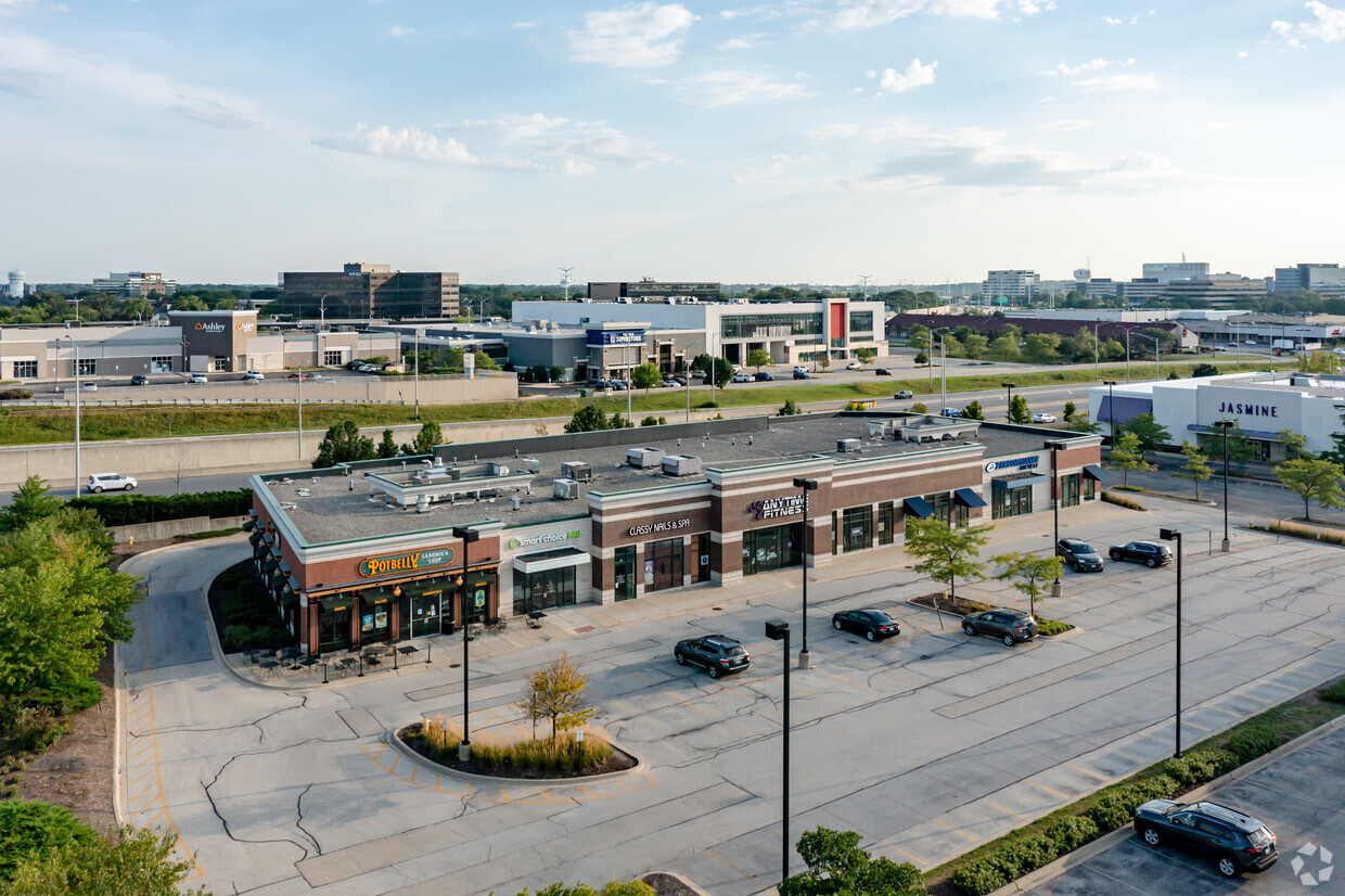 Much of this shopping center at 2830 S. Highland Ave. in Lombard, Illinois, will be converted to medical use. (Emilia Czader/CoStar)