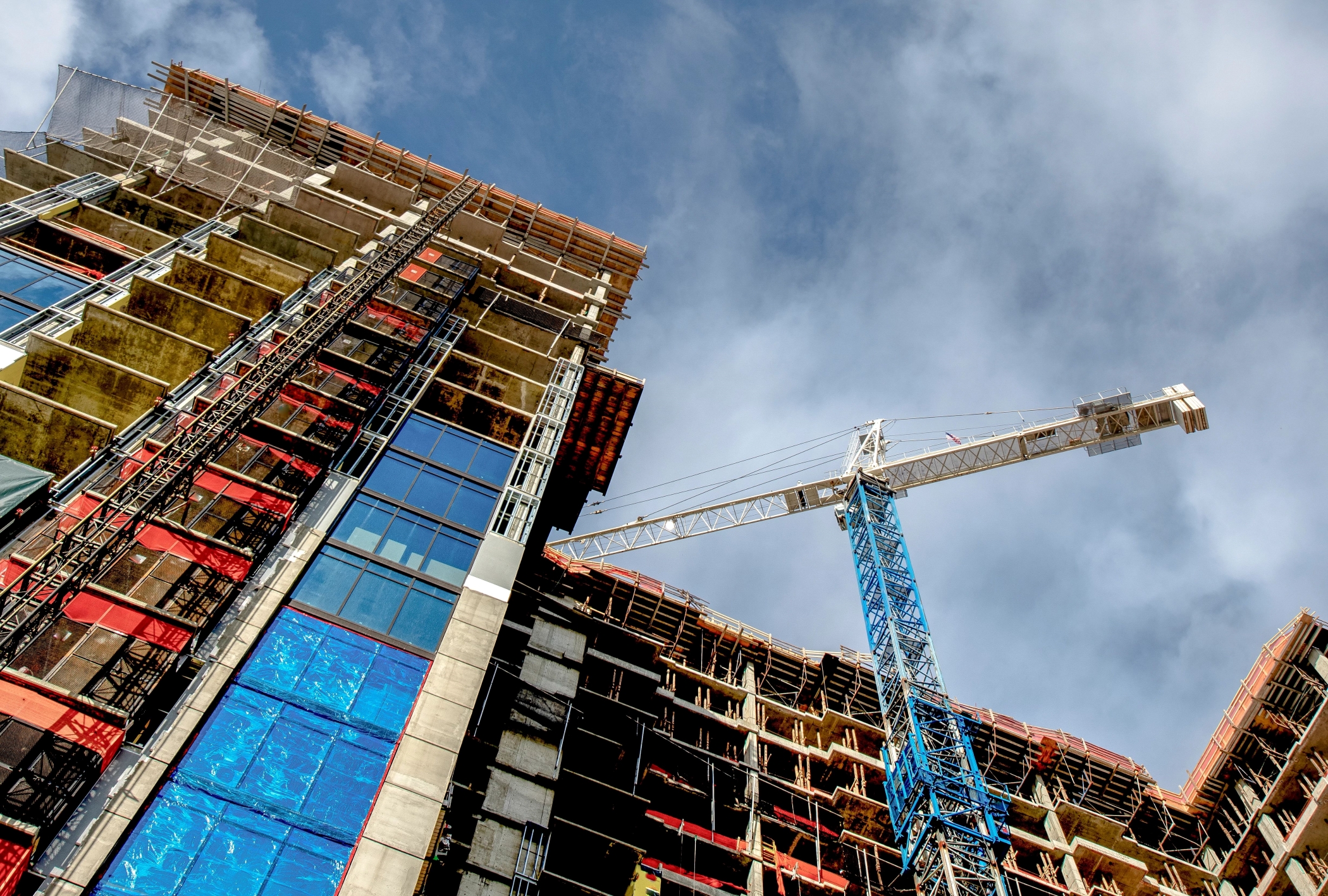 Interest rates and other high expenses could cost the global construction economy $2 trillion by 2027 if central bankers are unable to bring inflation under control, according to Oxford Economics. (Getty Images)