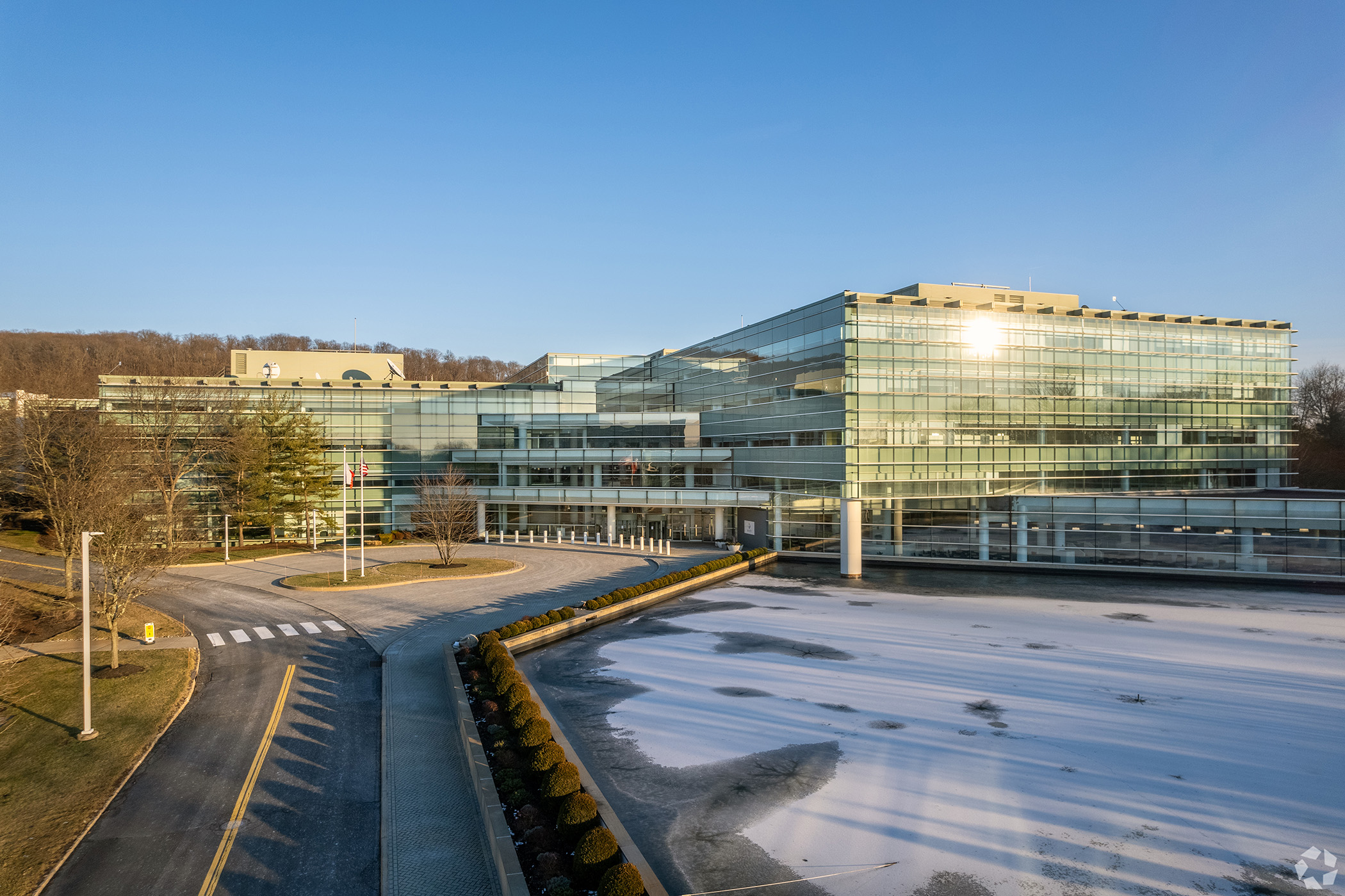 The later part of 2022 had far fewer large sales than the first half of the year, when deals such as the $261 million sale of 55 Corporate Drive in Bridgewater, New Jersey, were more common. (James Hooker/CoStar)