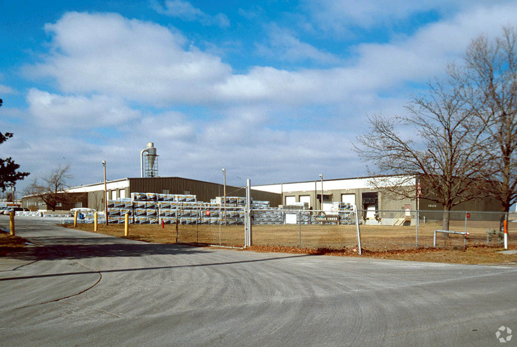 BlueLinx Completes SaleLeaseback of Four Distribution Centers