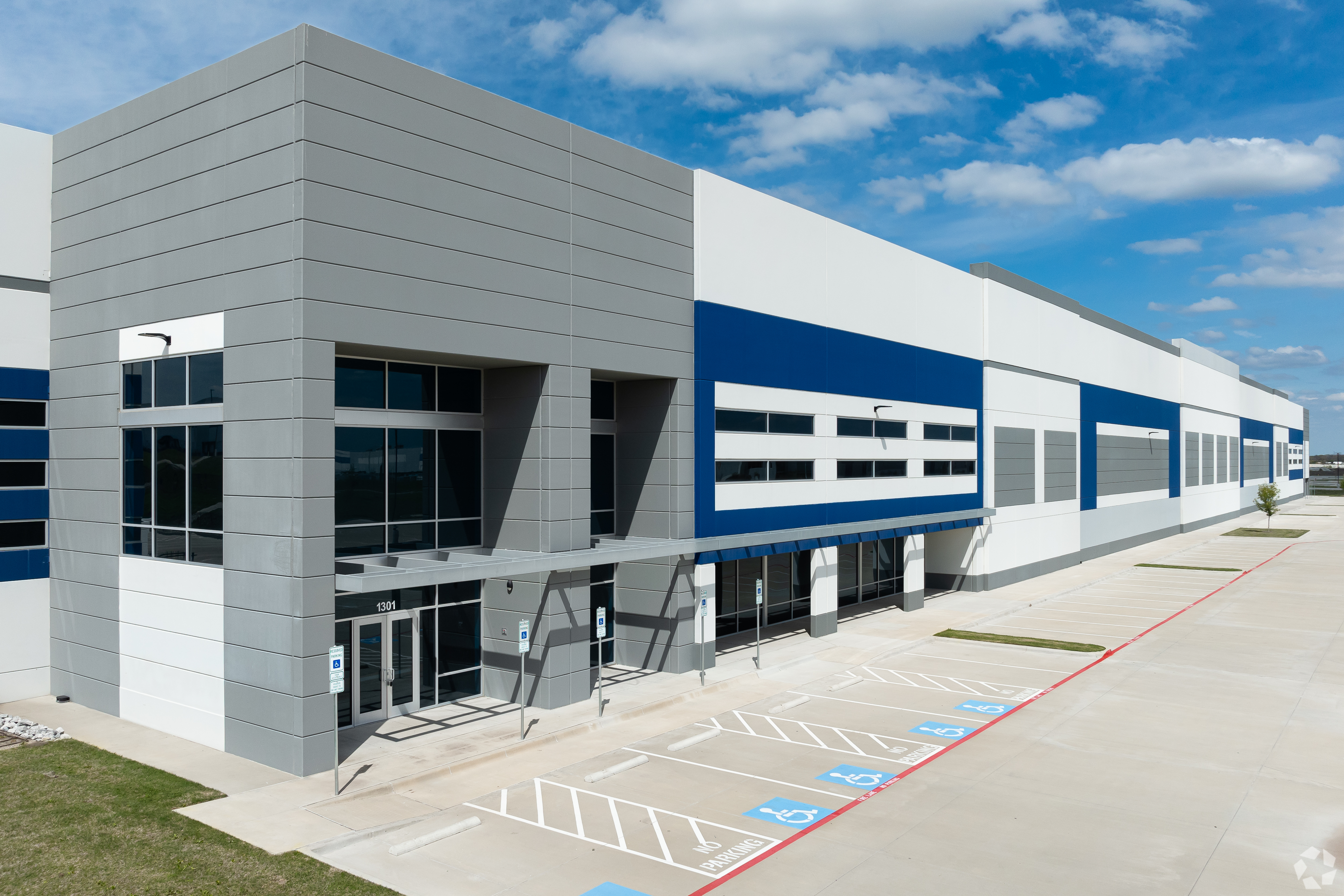 A cereal company is expected to expand its distribution network at this nearly 1.1 million-square-foot industrial facility in North Texas. (CoStar)