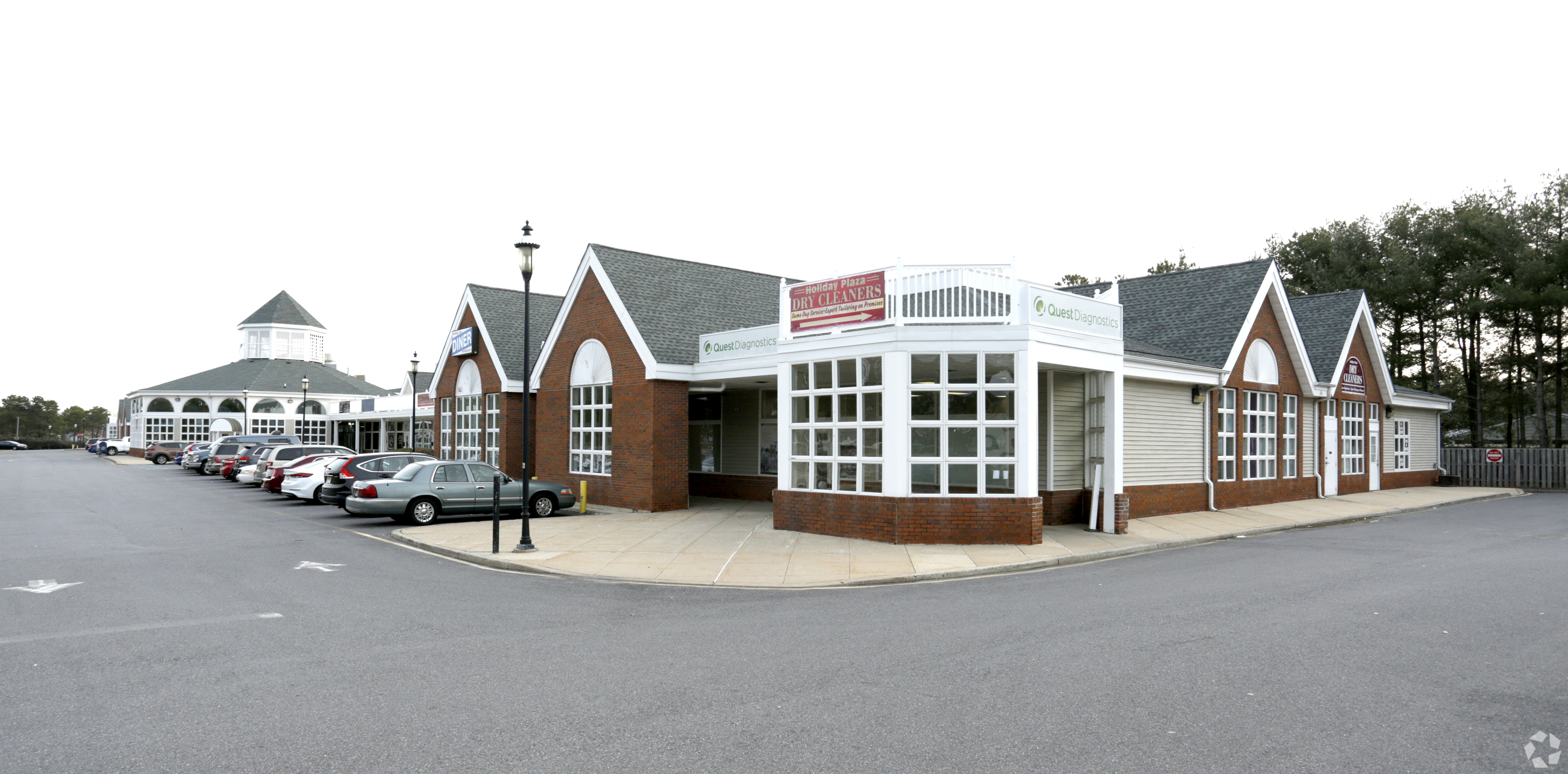 Holiday Plaza III was one of the Toms River retail properties purchased by Horizon Equities. (Michael Johnson/CoStar)