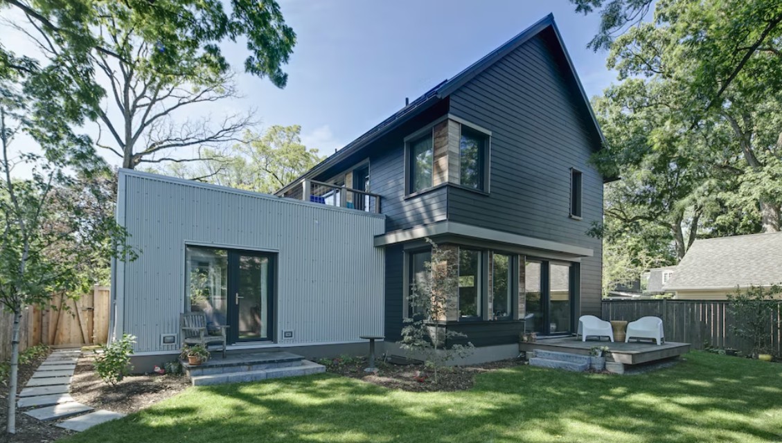Tom Bassett-Dilley Architects designed this Lake Bluff, Illinois, home to passive house standards. (Hausman Photography)