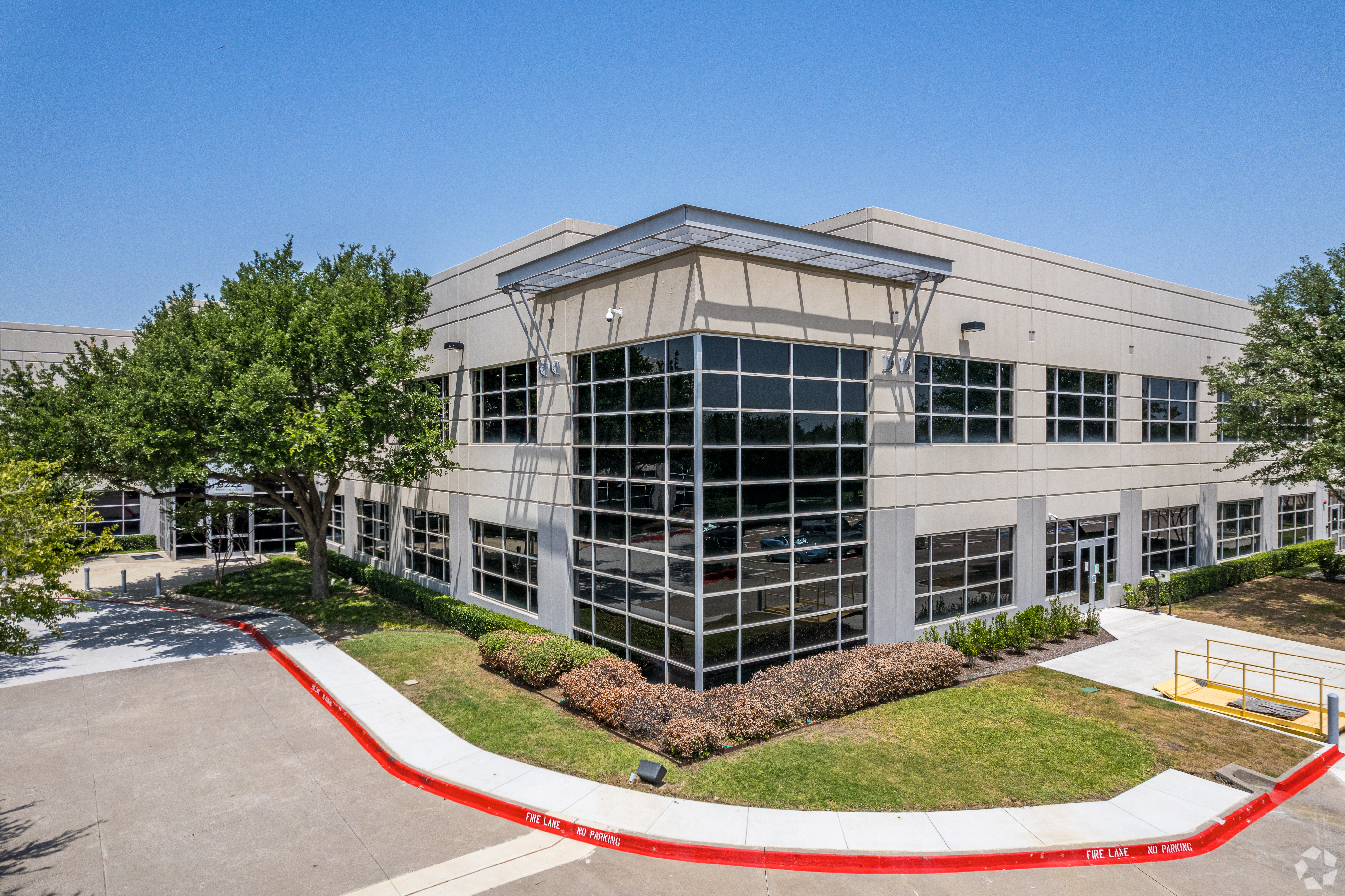 This office building in Irving, Texas, a Dallas-area suburb, was acquired by a real estate investment trust focused on purchasing government-leased office buildings in the United States. (CoStar)