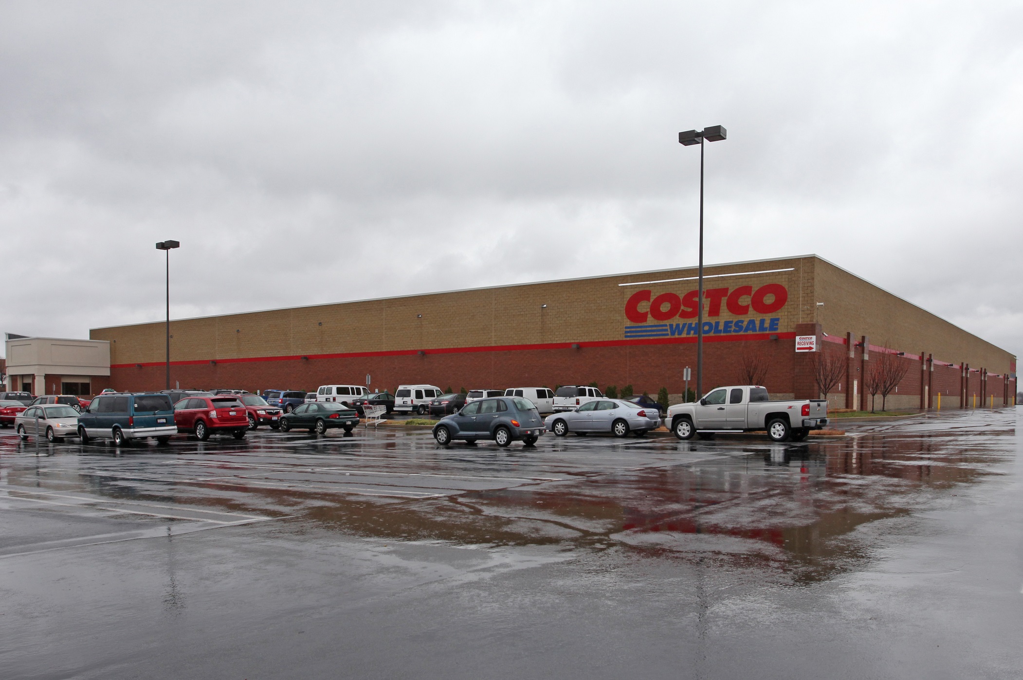 Costco closed its Springdale location late last year for a new store in Liberty Township. (CoStar)