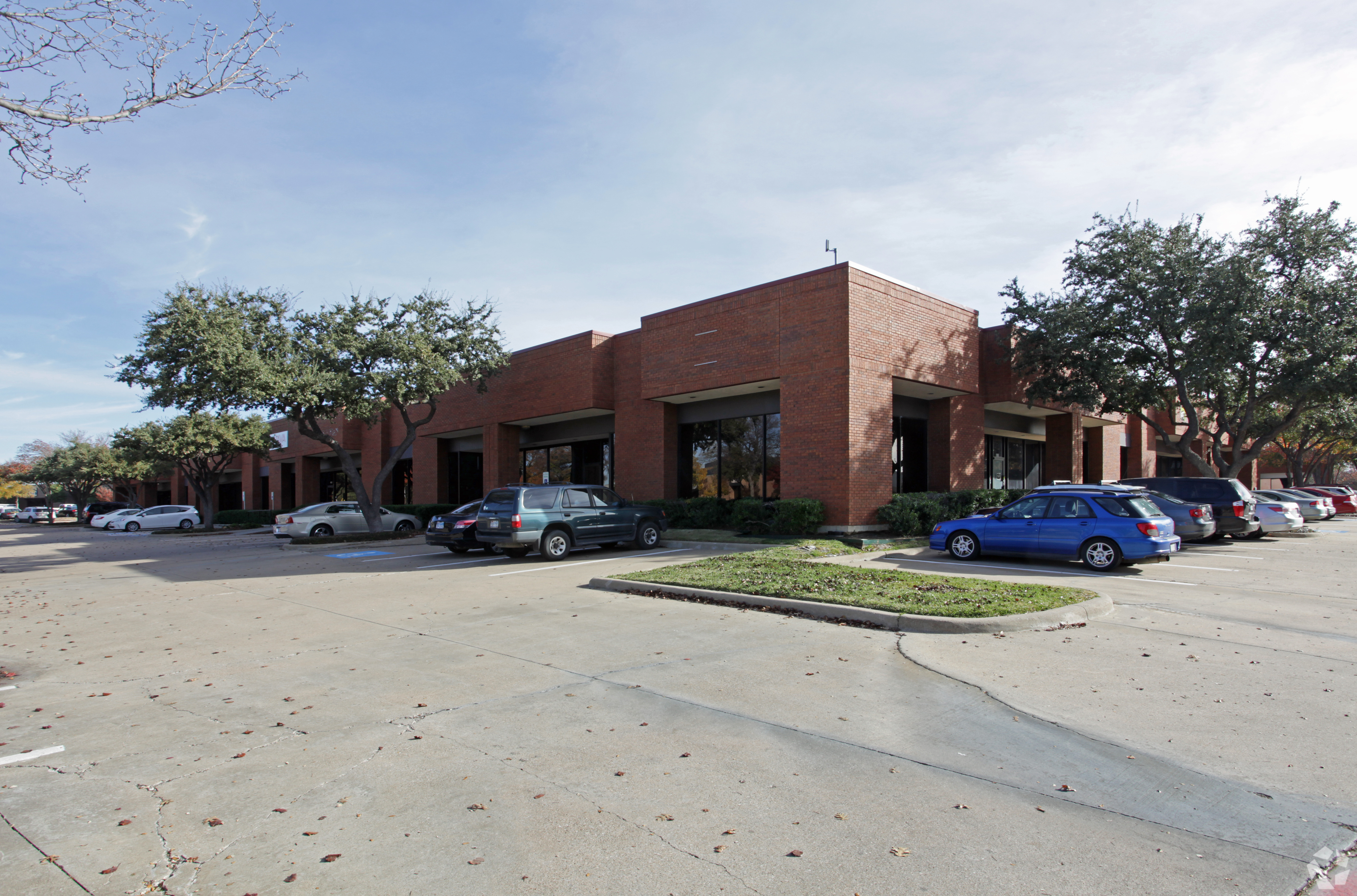 A Richardson, Texas, business park has sold to a San Diego-based real estate investment firm through bankruptcy court in a $6.6 million deal. (CoStar)