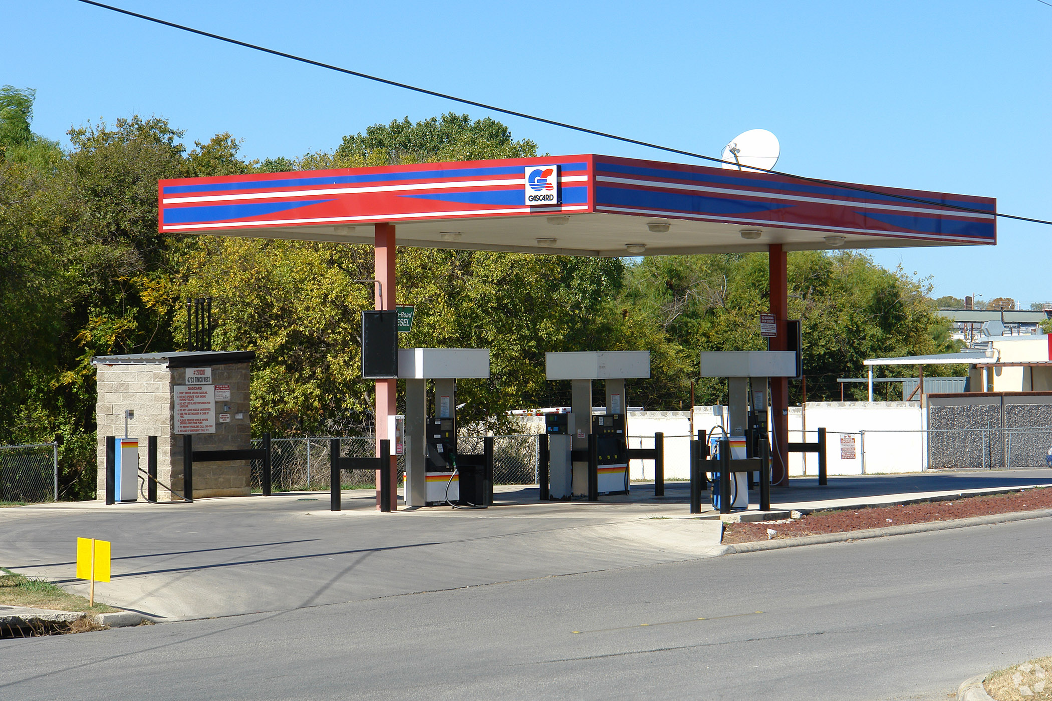 Arko is acquiring WTG Fuels convenience store and fueling stations, including this GasCard station in San Antonio. (CoStar)