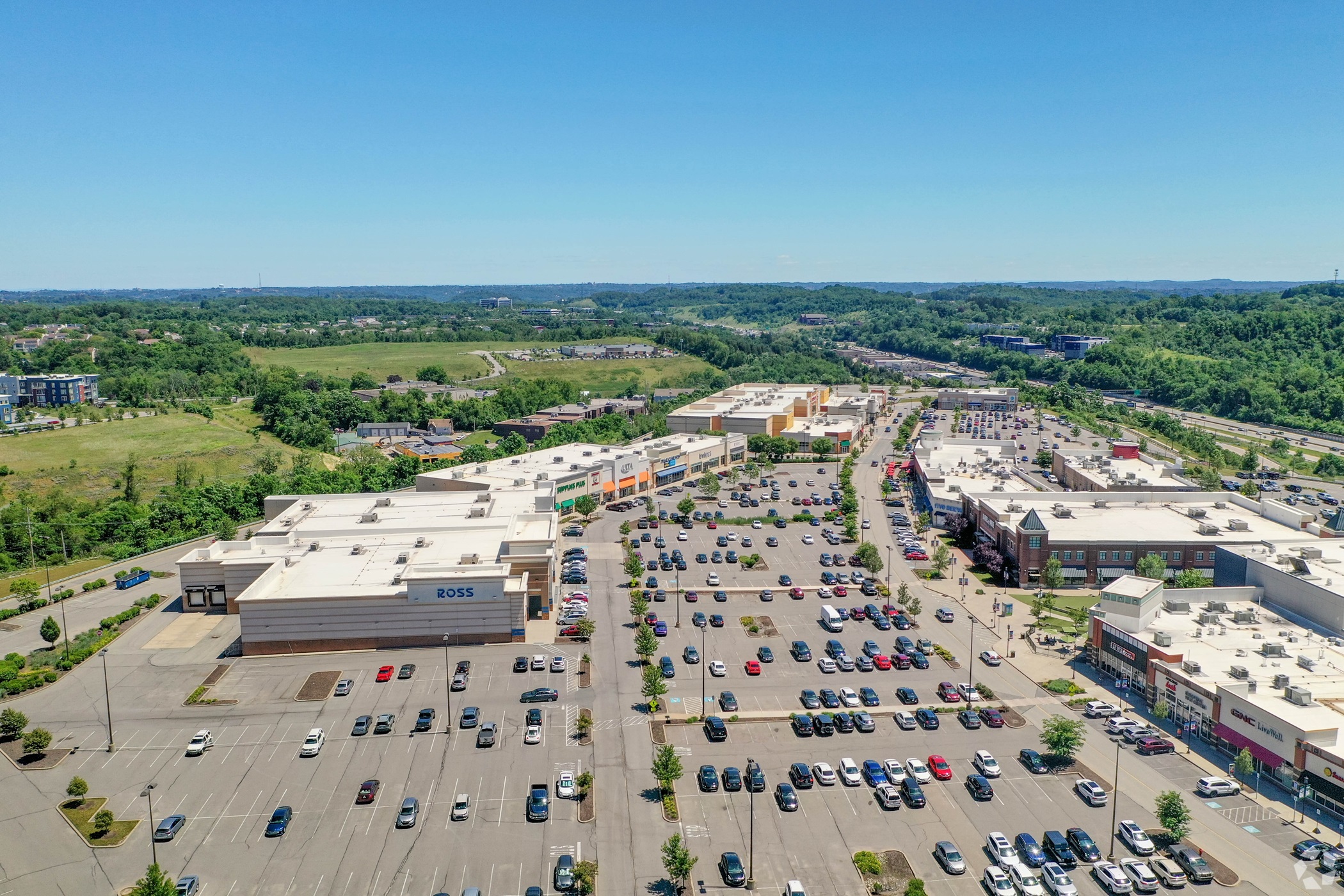 Inland REIT’s largest property is Settlers Ridge, a 600,000-square-foot retail center in Pittsburgh. (CoStar)