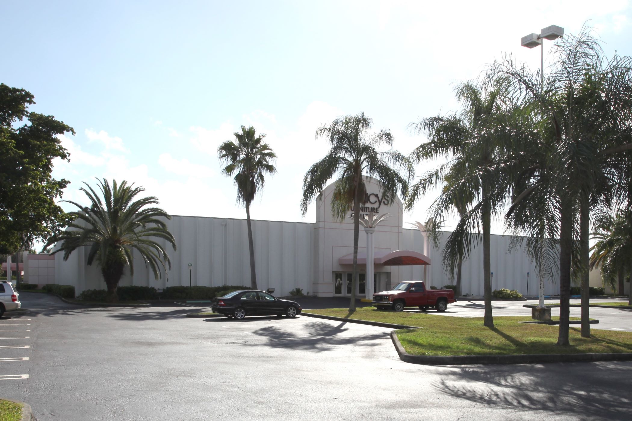 Macy's sold a furniture gallery in Miami as it sheds properties. (CoStar)
