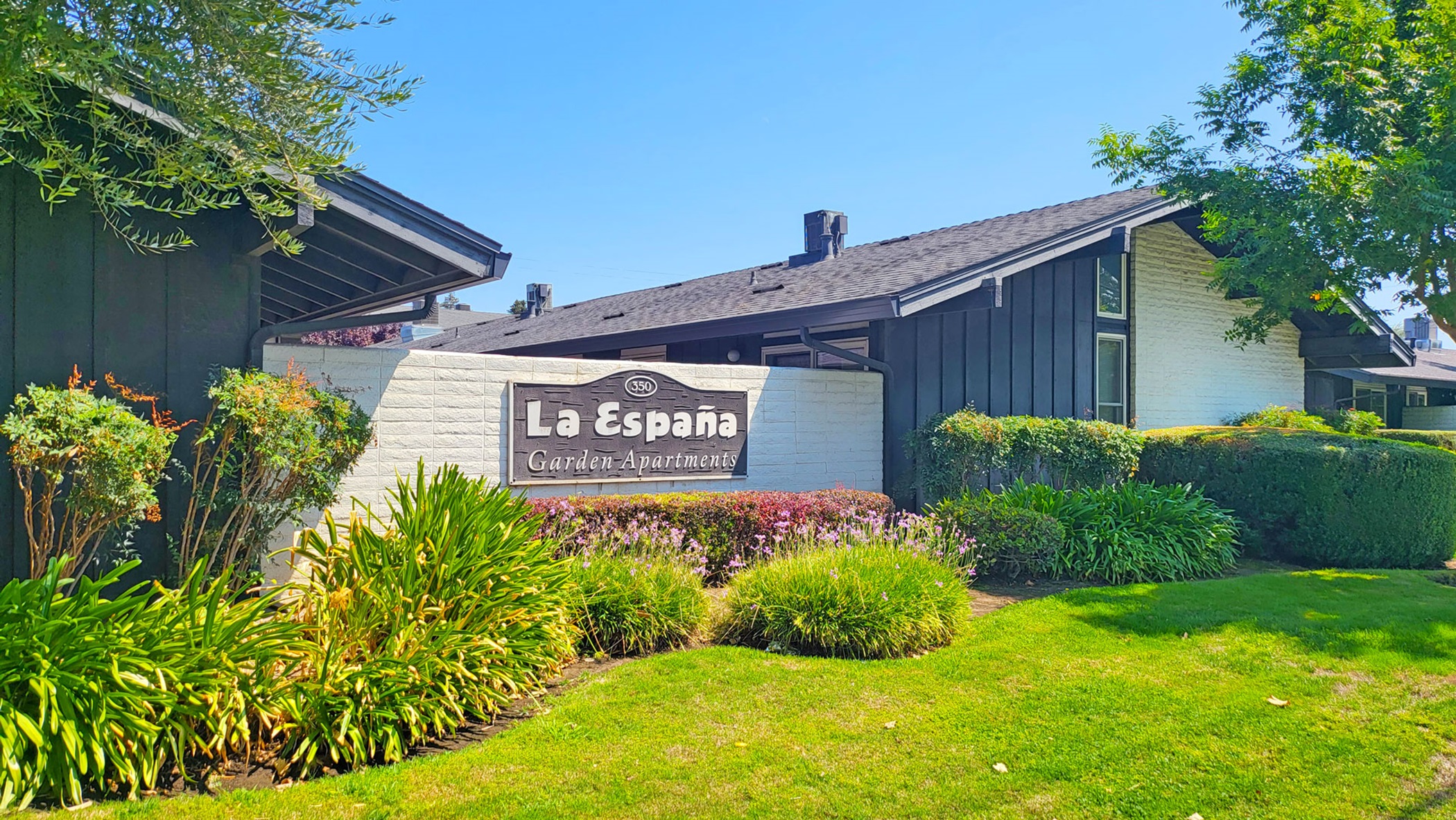 The apartment complex at 350 S. Ham Lane in Lodi, California, has 31 units. (CoStar)