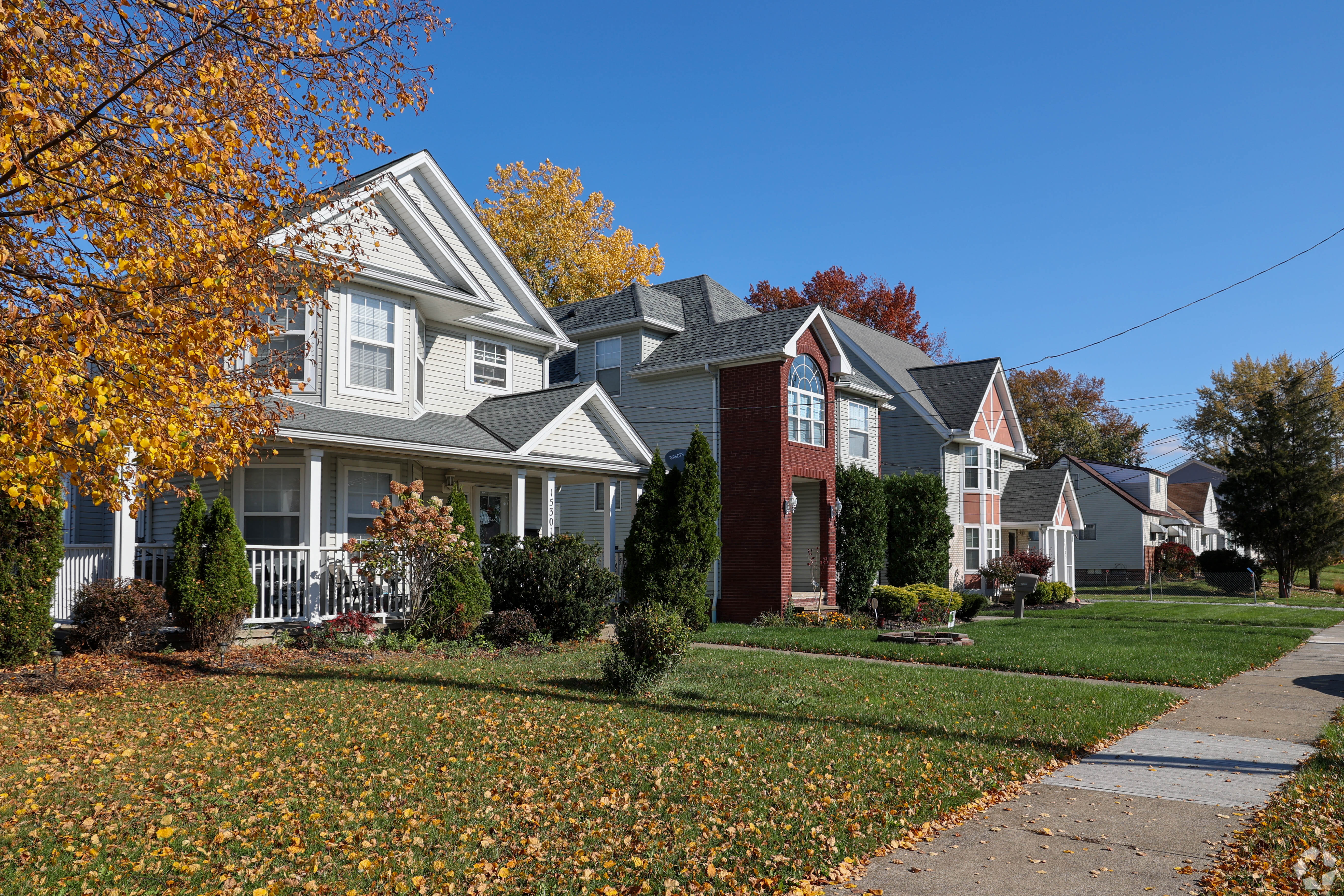 Mortgage rate averages hit another yearlong low — but Fed puts future in flux
