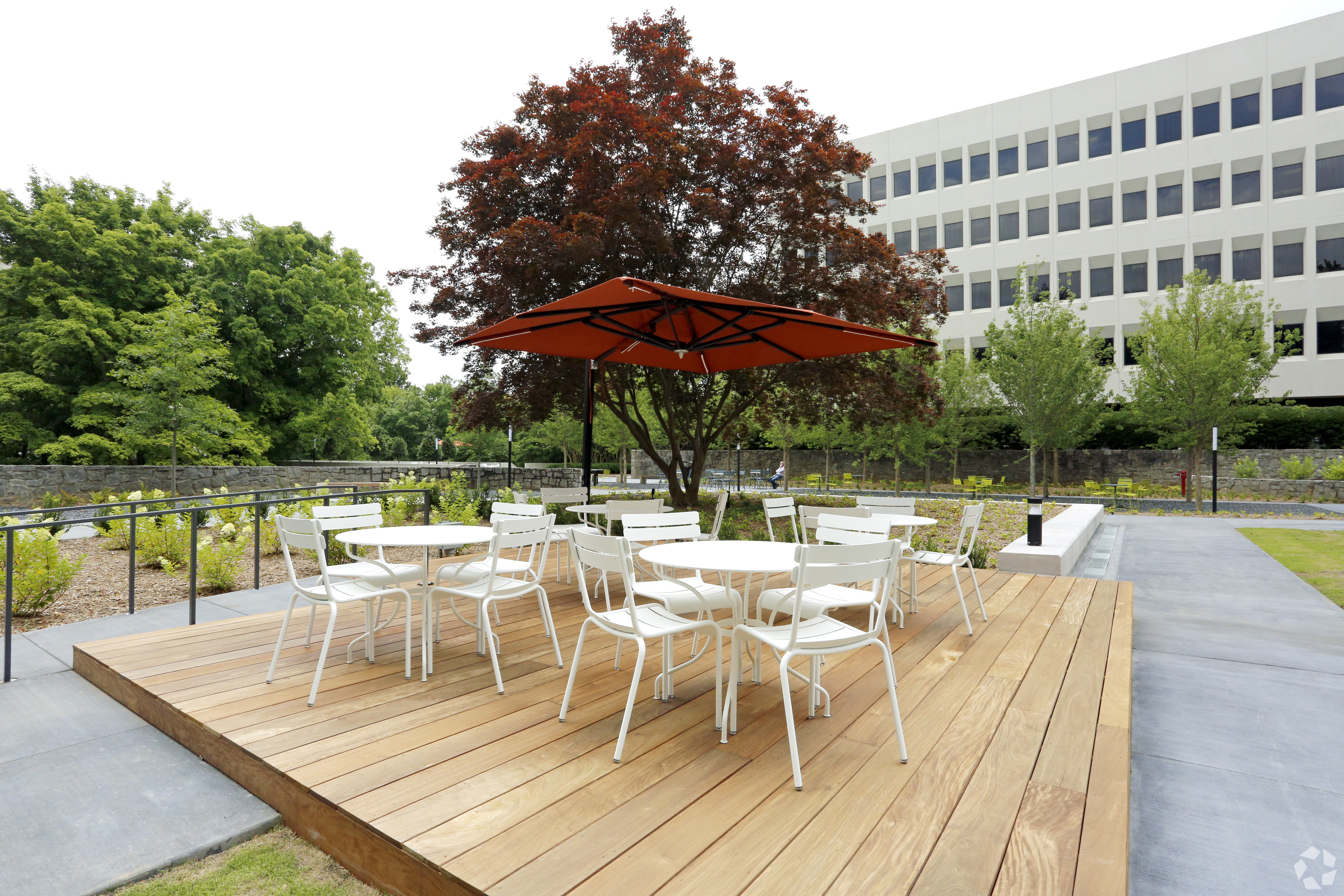 An outdoor courtyard at an office building where Home Depot has listed office space for sublease in suburban Atlanta. (CoStar)