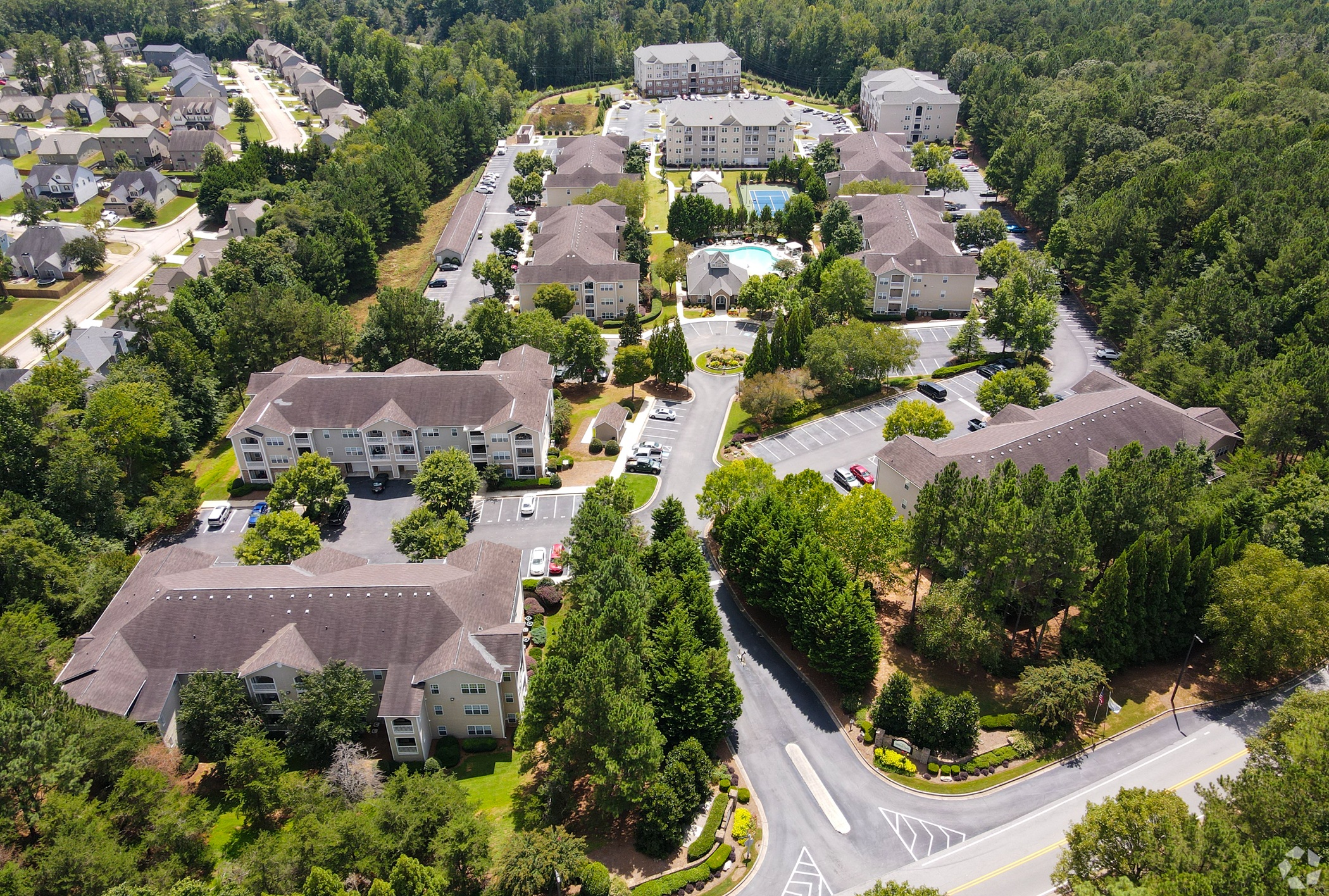 The 250-unit Hawthorne at Mirror Lake was built in two phases in Villa Rica, Georgia. (CoStar)