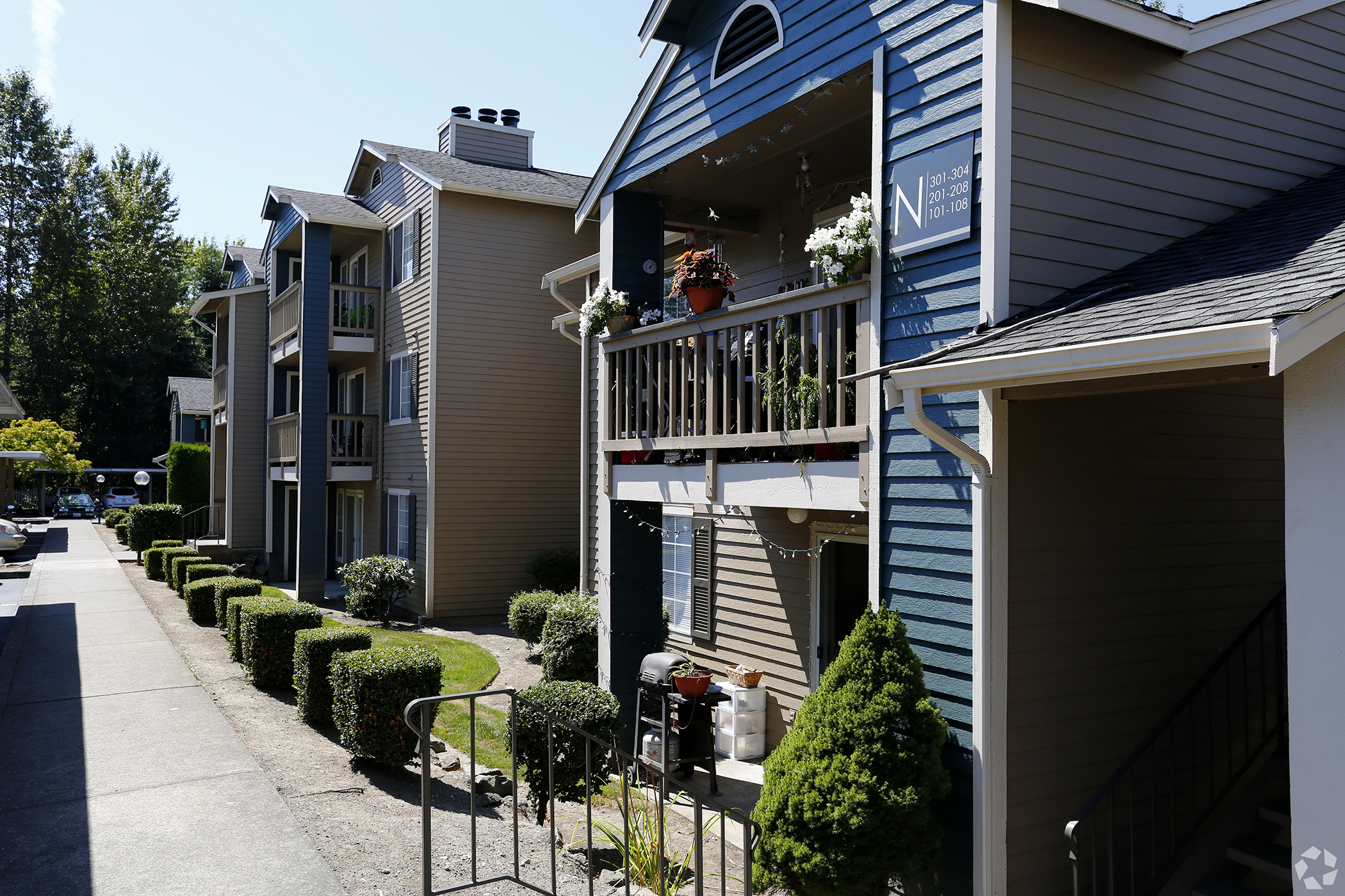 The Artesia apartments in Everett, Washington, were built in 1990. (CoStar)