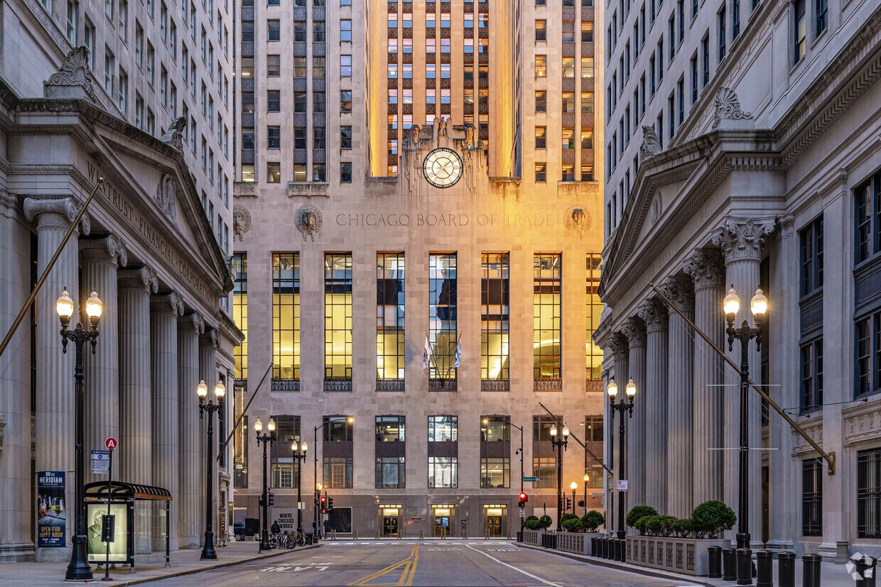 ESPN 1000 is moving its radio studio and offices to the Chicago Board of Trade Building. (Jon Song/CoStar)