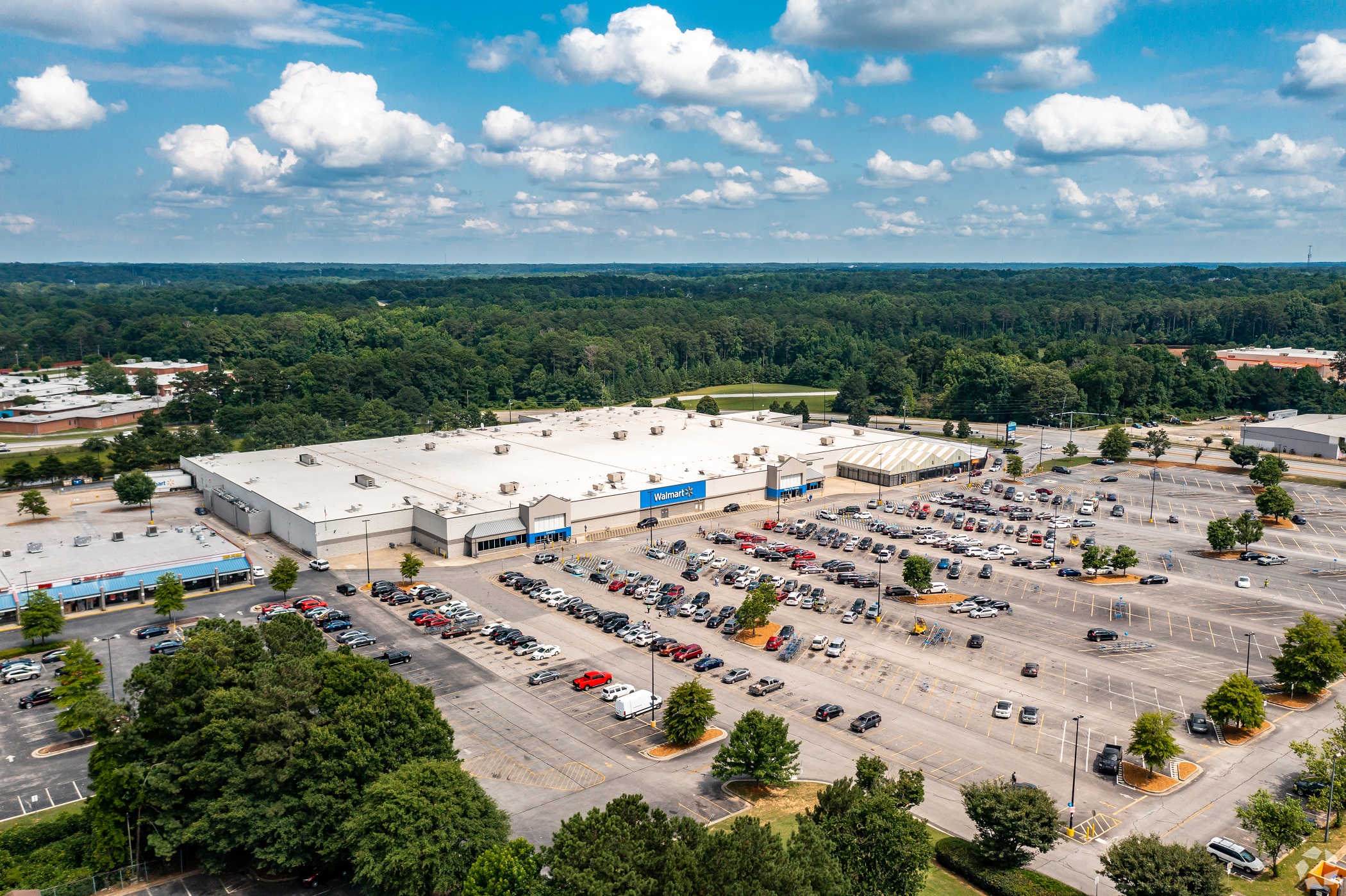 Walmart is laying off nearly 1,500 workers at an Atlanta warehouse located near this store in Riverdale, Georgia. (John Cooley/CoStar)