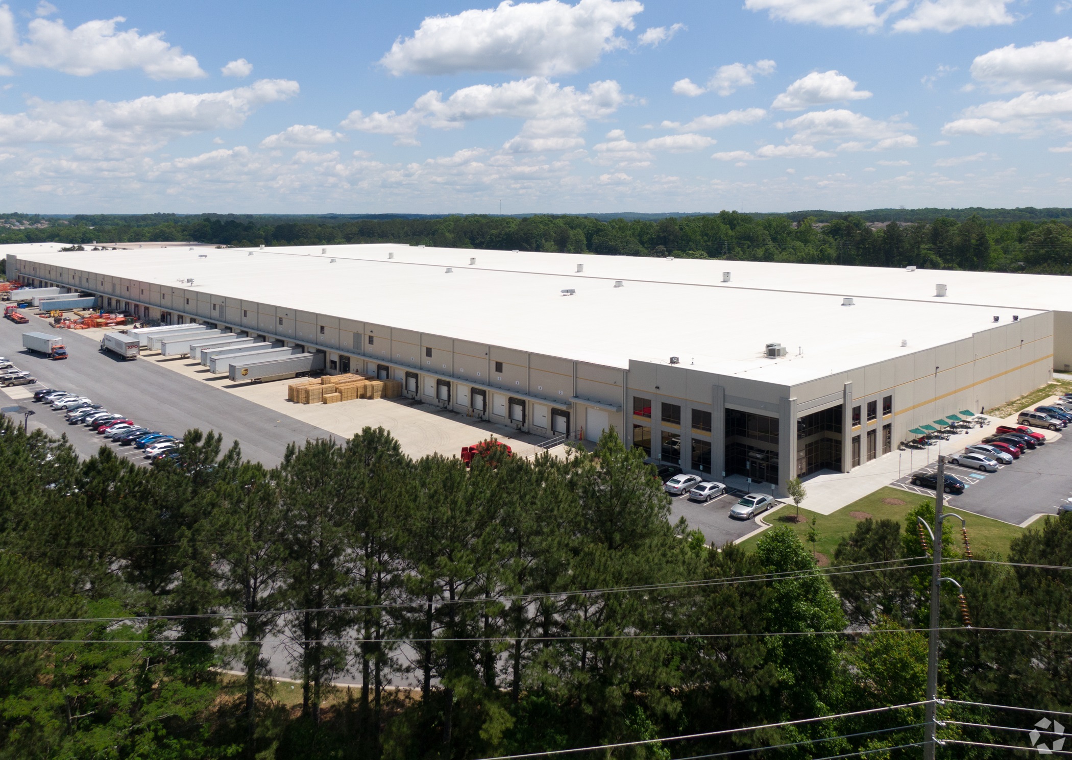 GXO Logistics plans to shut down operations at this warehouse in Fairburn, Georgia. (CoStar)