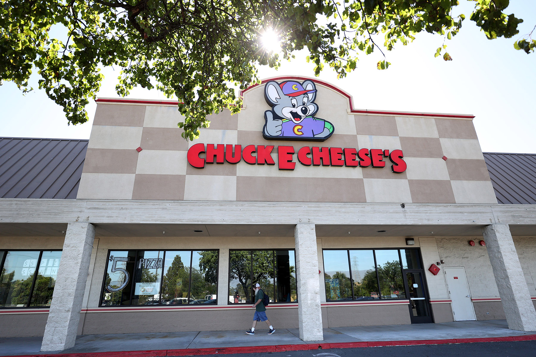 Parent of Chuck E. Cheese Makes Unusual Rent Payment Offer to Landlords